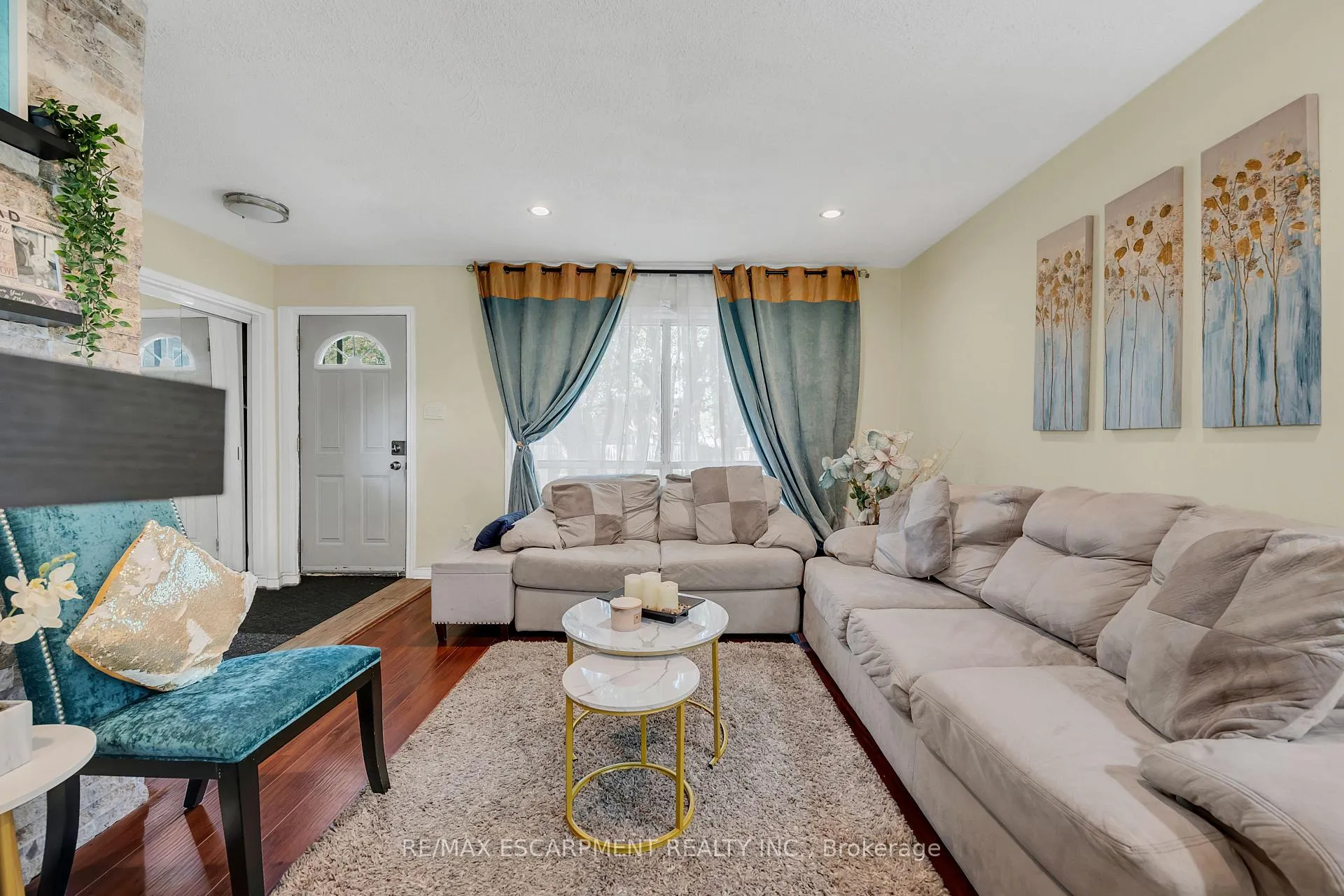 Photo 11 of 18 Riverdale Drive, Hamilton, Riverdale — HOMEH