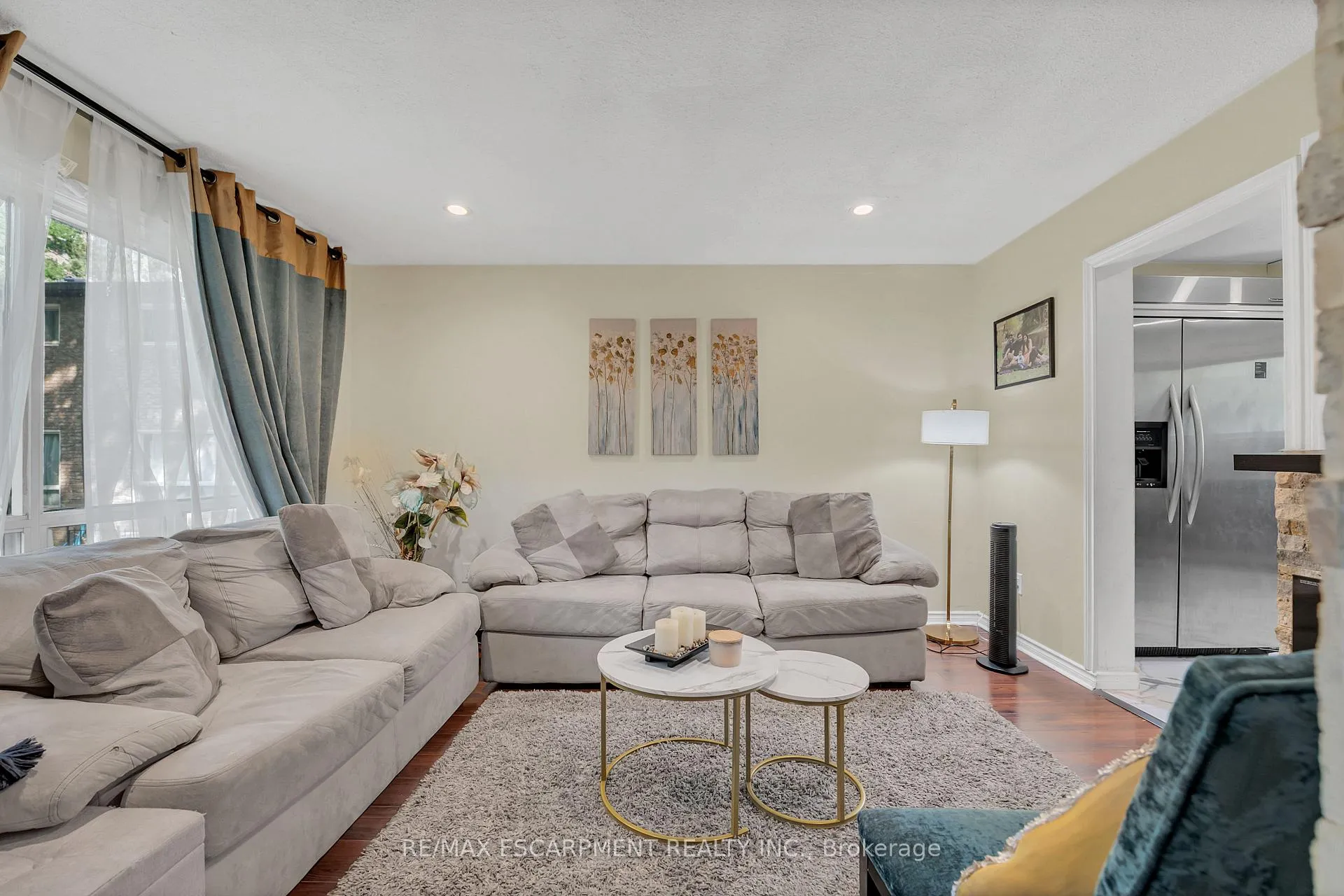 Photo 13 of 18 Riverdale Drive, Hamilton, Riverdale — HOMEH