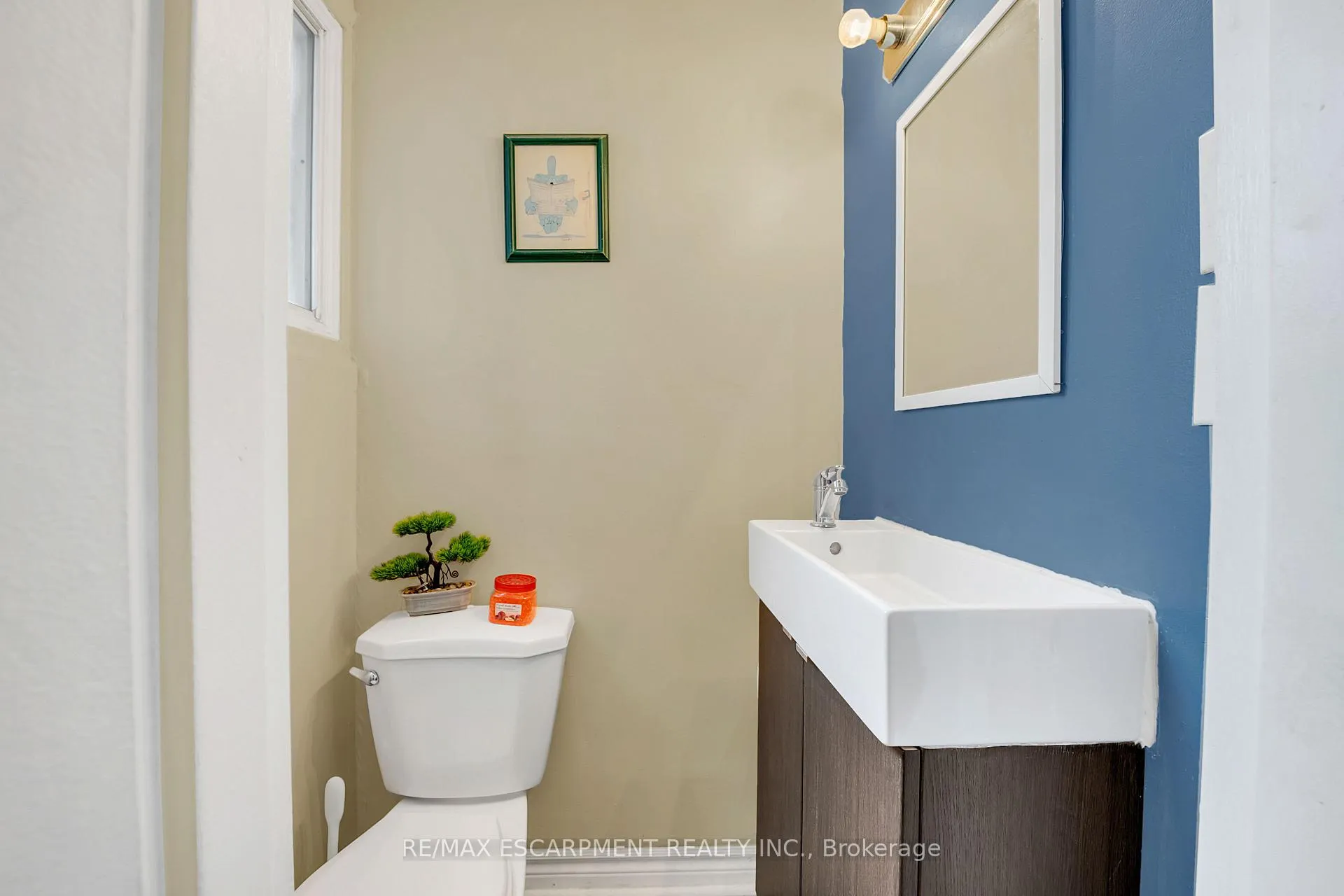 Photo 14 of 18 Riverdale Drive, Hamilton, Riverdale — HOMEH