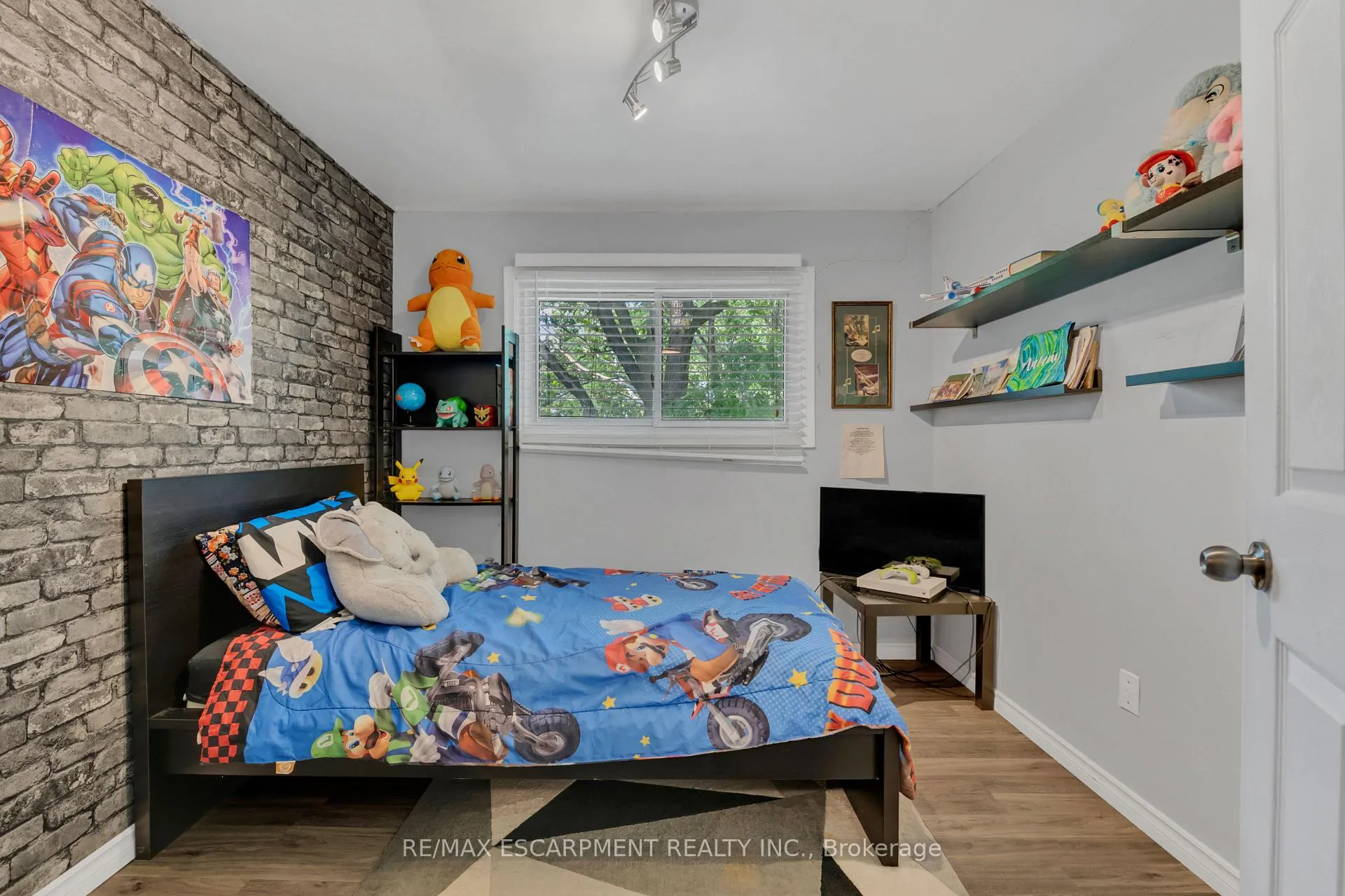 Photo 16 of 18 Riverdale Drive, Hamilton, Riverdale — HOMEH