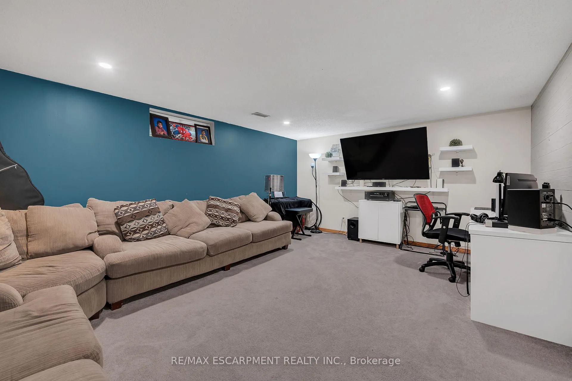 Photo 17 of 18 Riverdale Drive, Hamilton, Riverdale — HOMEH