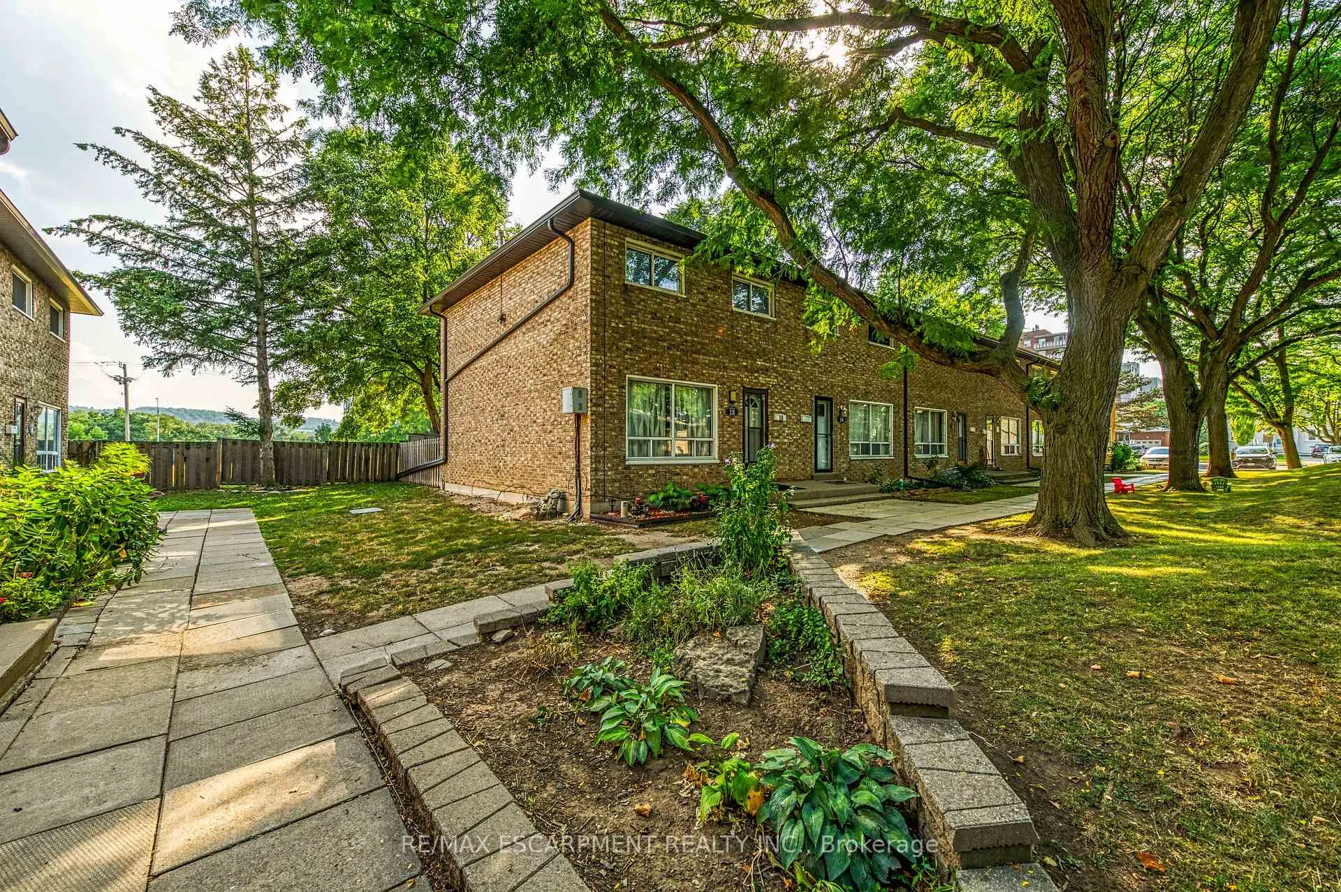 Photo 24 of 18 Riverdale Drive, Hamilton, Riverdale — HOMEH