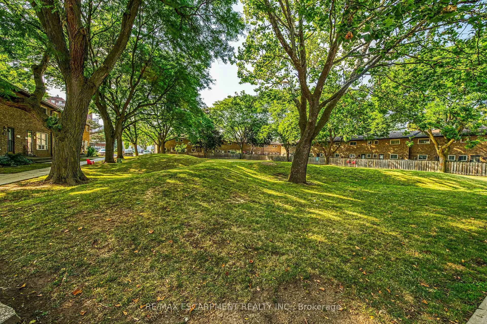 Photo 25 of 18 Riverdale Drive, Hamilton, Riverdale — HOMEH