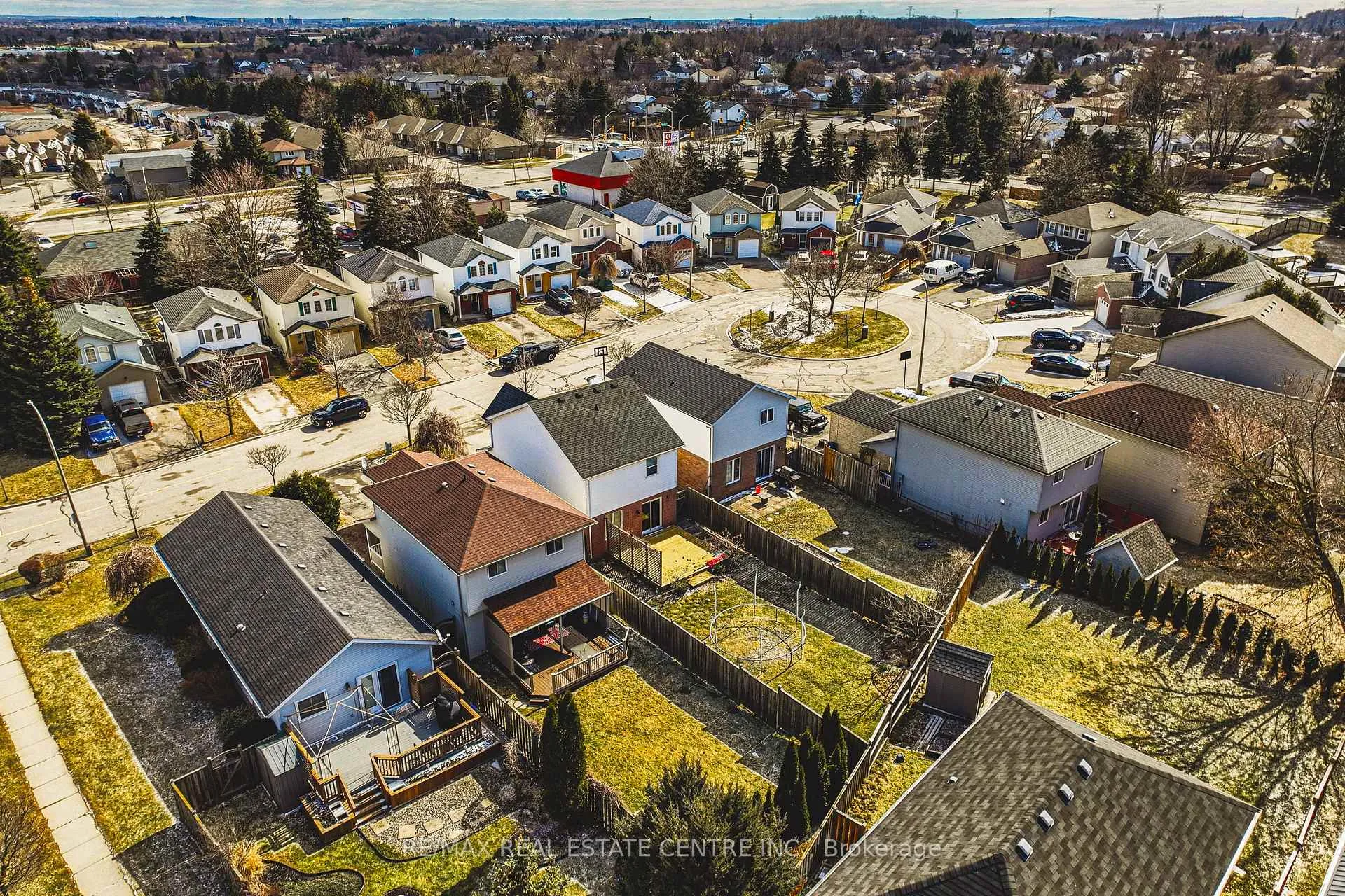 Photo 3 of 5 michelle Court, Kitchener — HOMEH