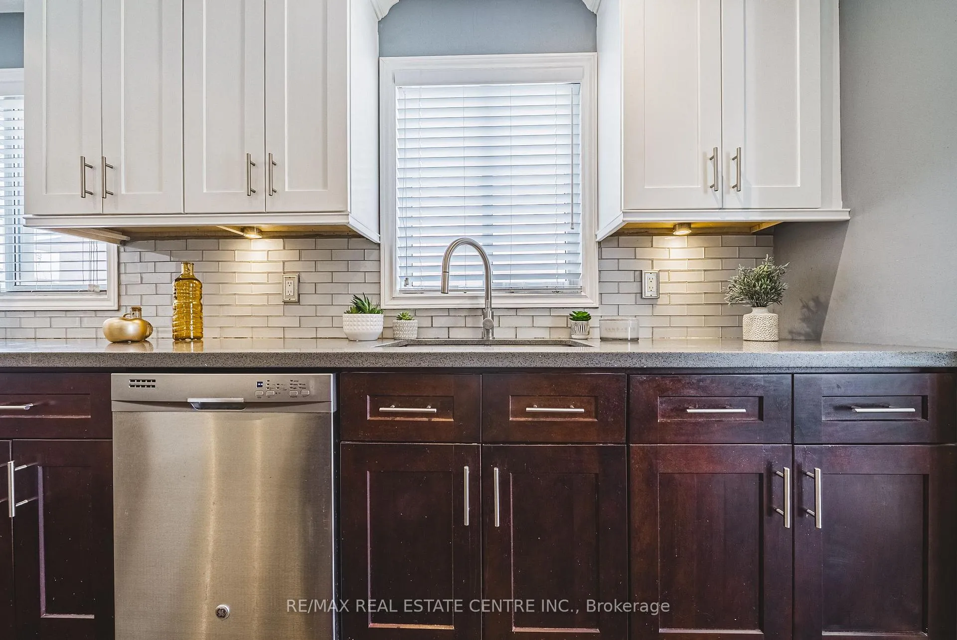 Photo 5 of 5 michelle Court, Kitchener — HOMEH