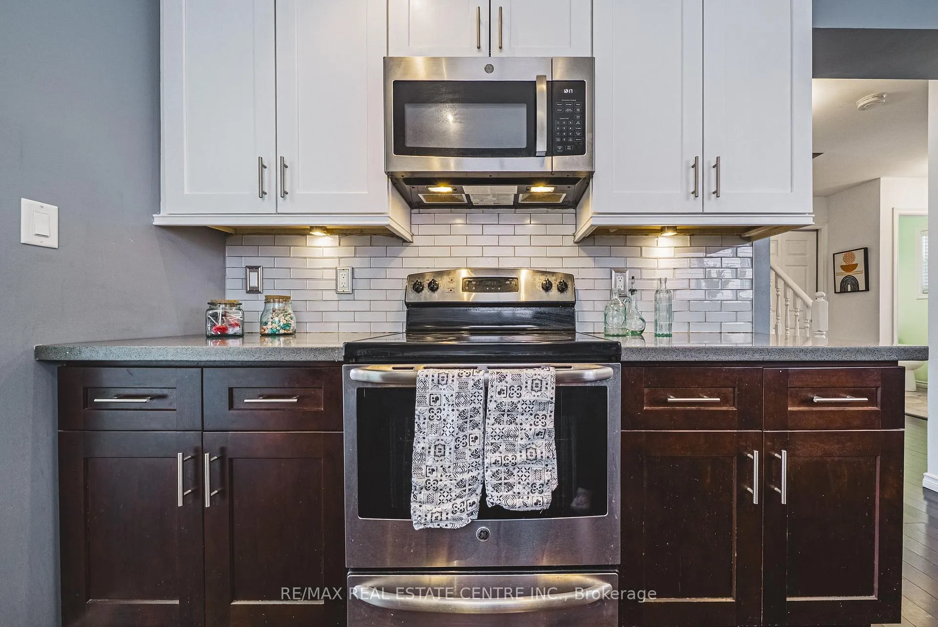 Photo 6 of 5 michelle Court, Kitchener — HOMEH
