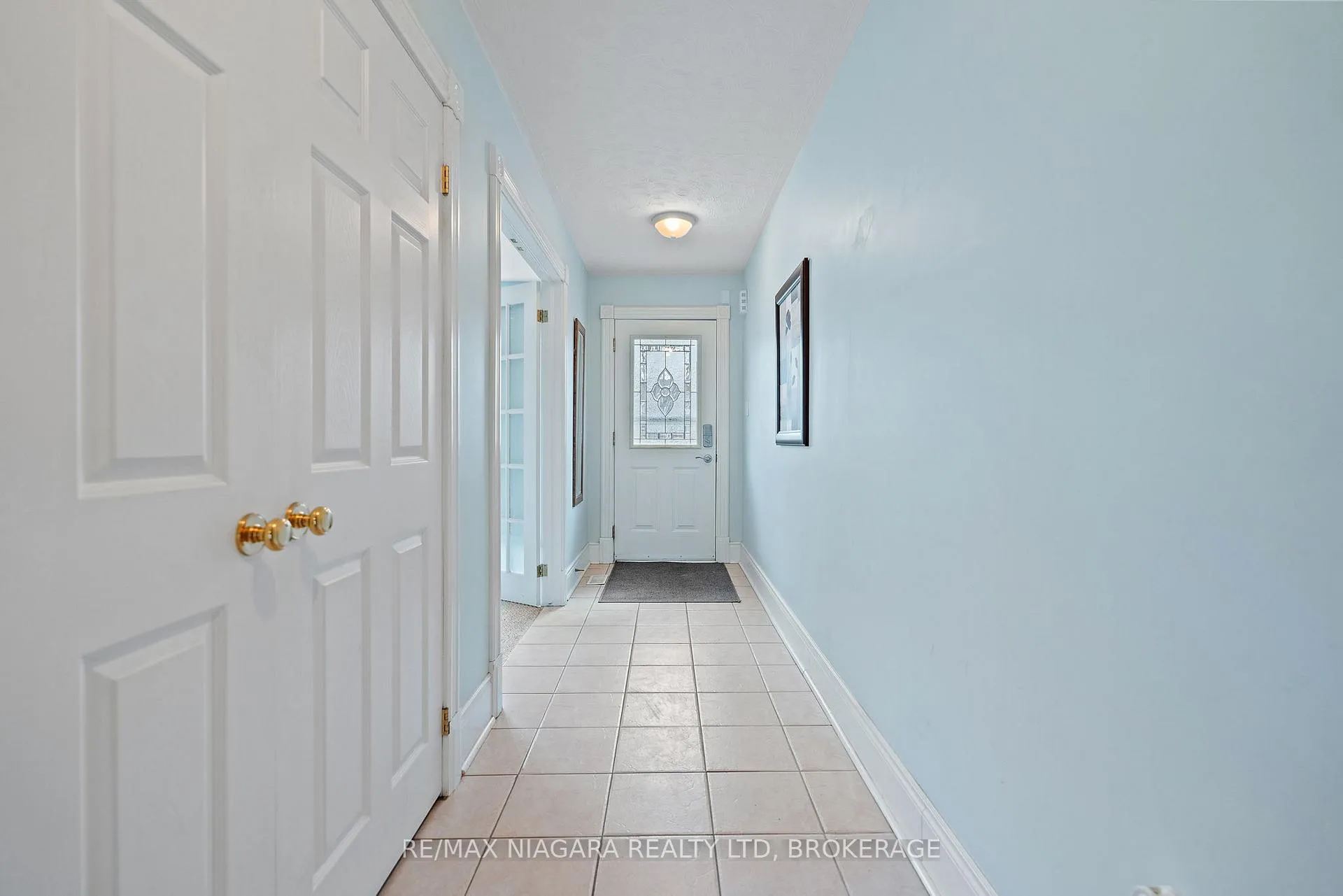 Photo 6 of 6191 Shane Crescent, Niagara Falls, Church's Lane — HOMEH