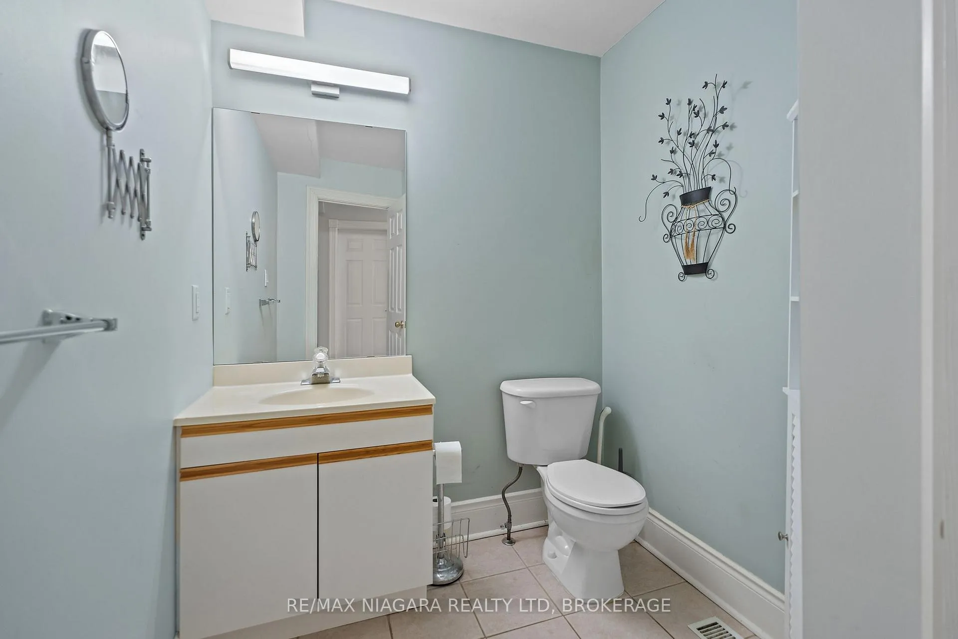 Photo 10 of 6191 Shane Crescent, Niagara Falls, Church's Lane — HOMEH
