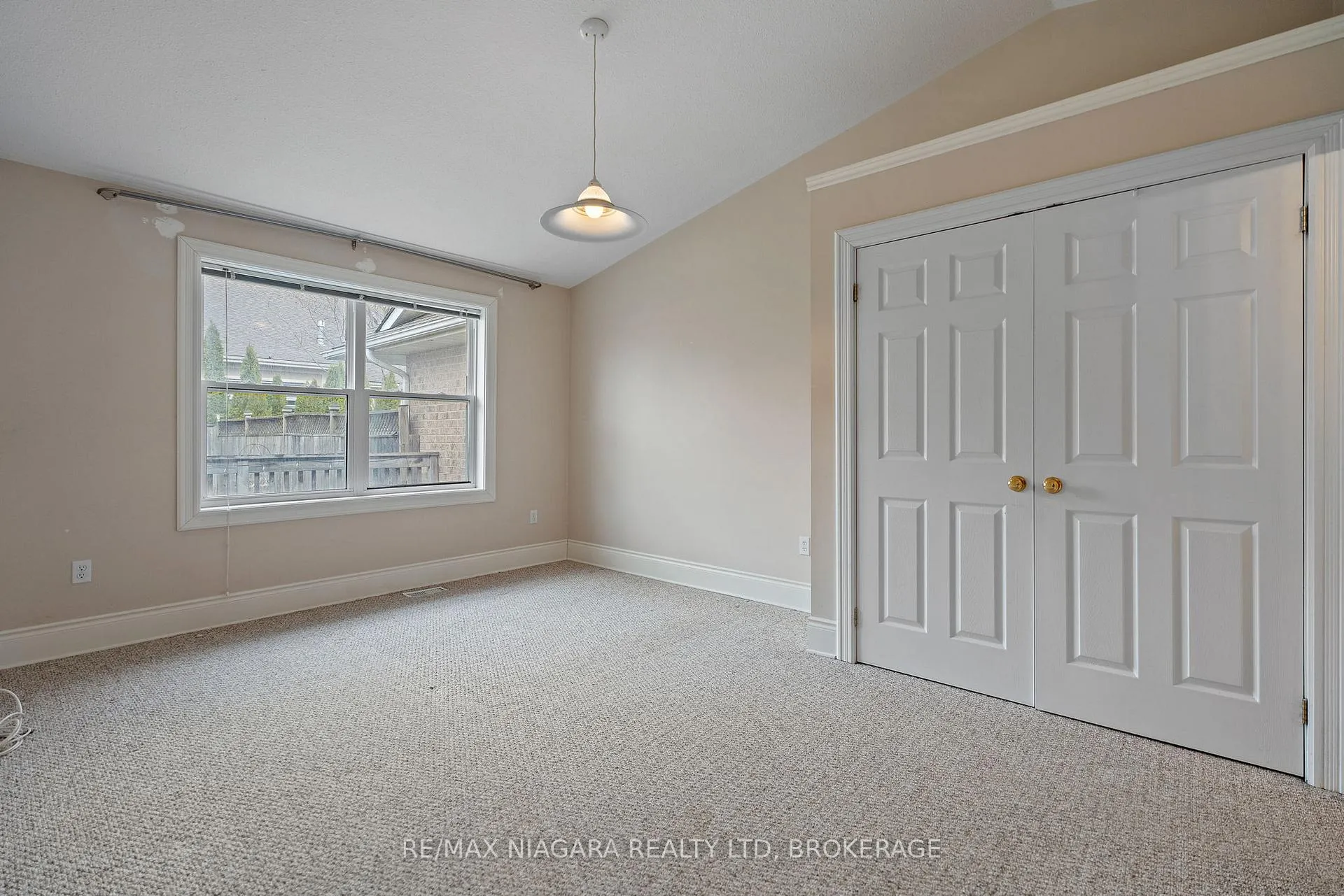 Photo 11 of 6191 Shane Crescent, Niagara Falls, Church's Lane — HOMEH
