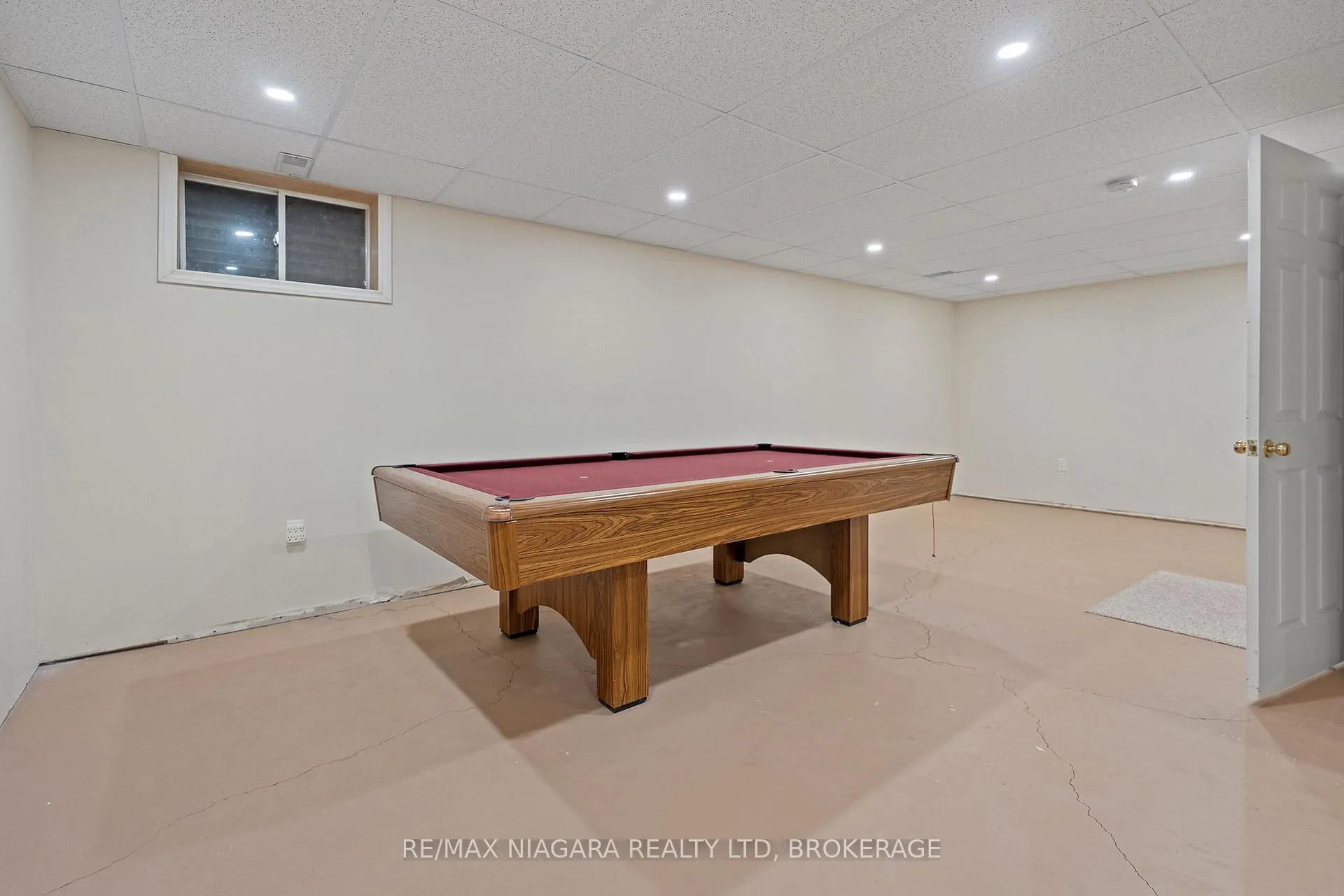 Photo 15 of 6191 Shane Crescent, Niagara Falls, Church's Lane — HOMEH