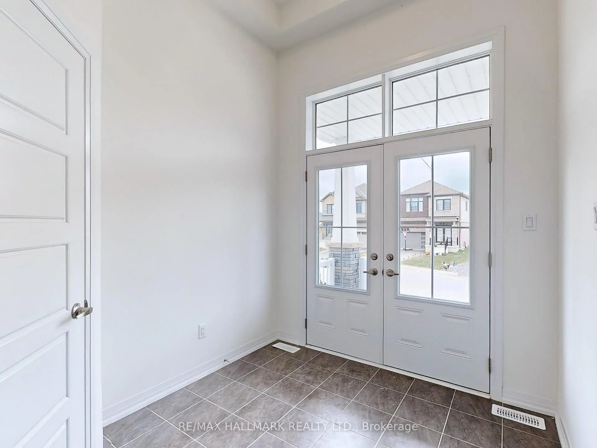 Photo 21 of 40 Velvet Way, Thorold, Rolling Meadows — HOMEH