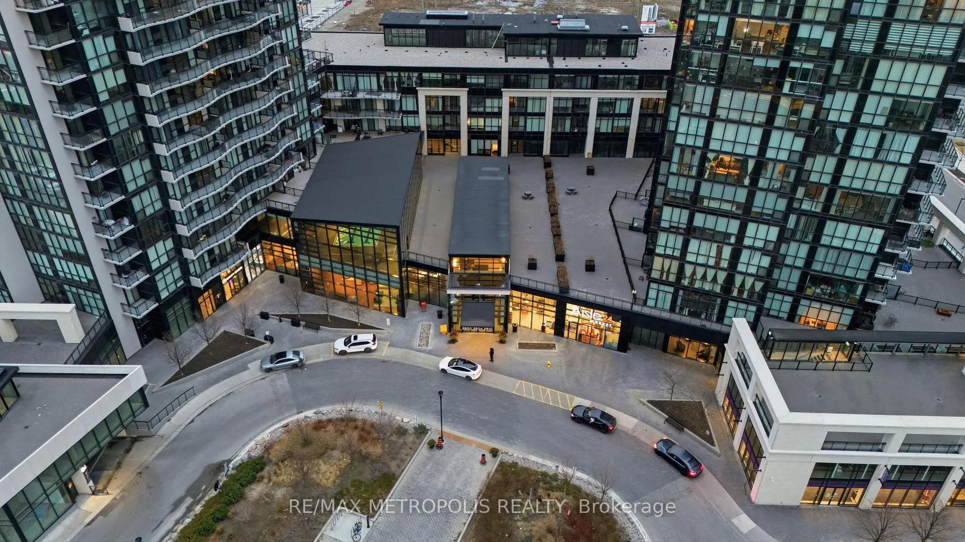 Photo 2 of Unit 704, 2900 Highway No. 7, Vaughan, Concord — HOMEH
