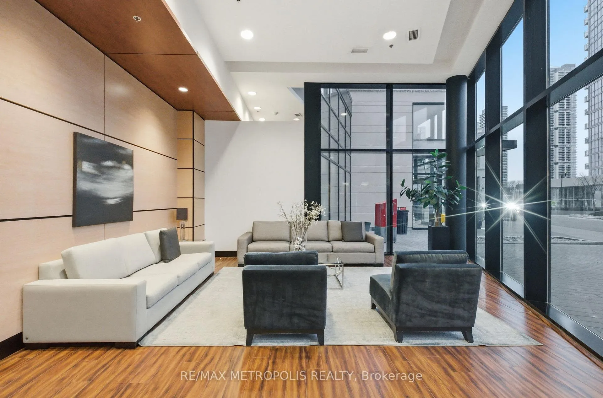 Photo 3 of Unit 704, 2900 Highway No. 7, Vaughan, Concord — HOMEH