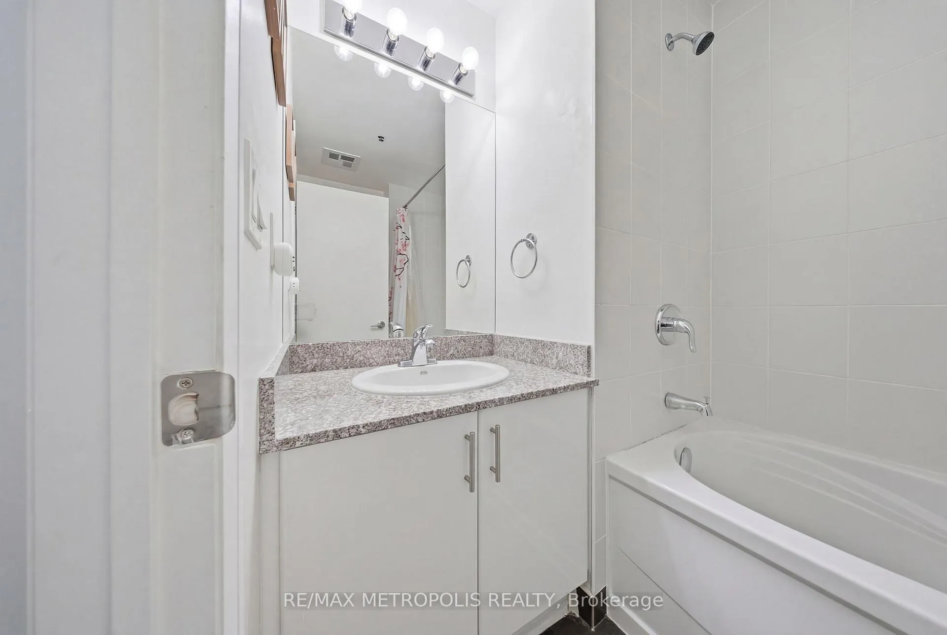 Photo 17 of Unit 704, 2900 Highway No. 7, Vaughan, Concord — HOMEH