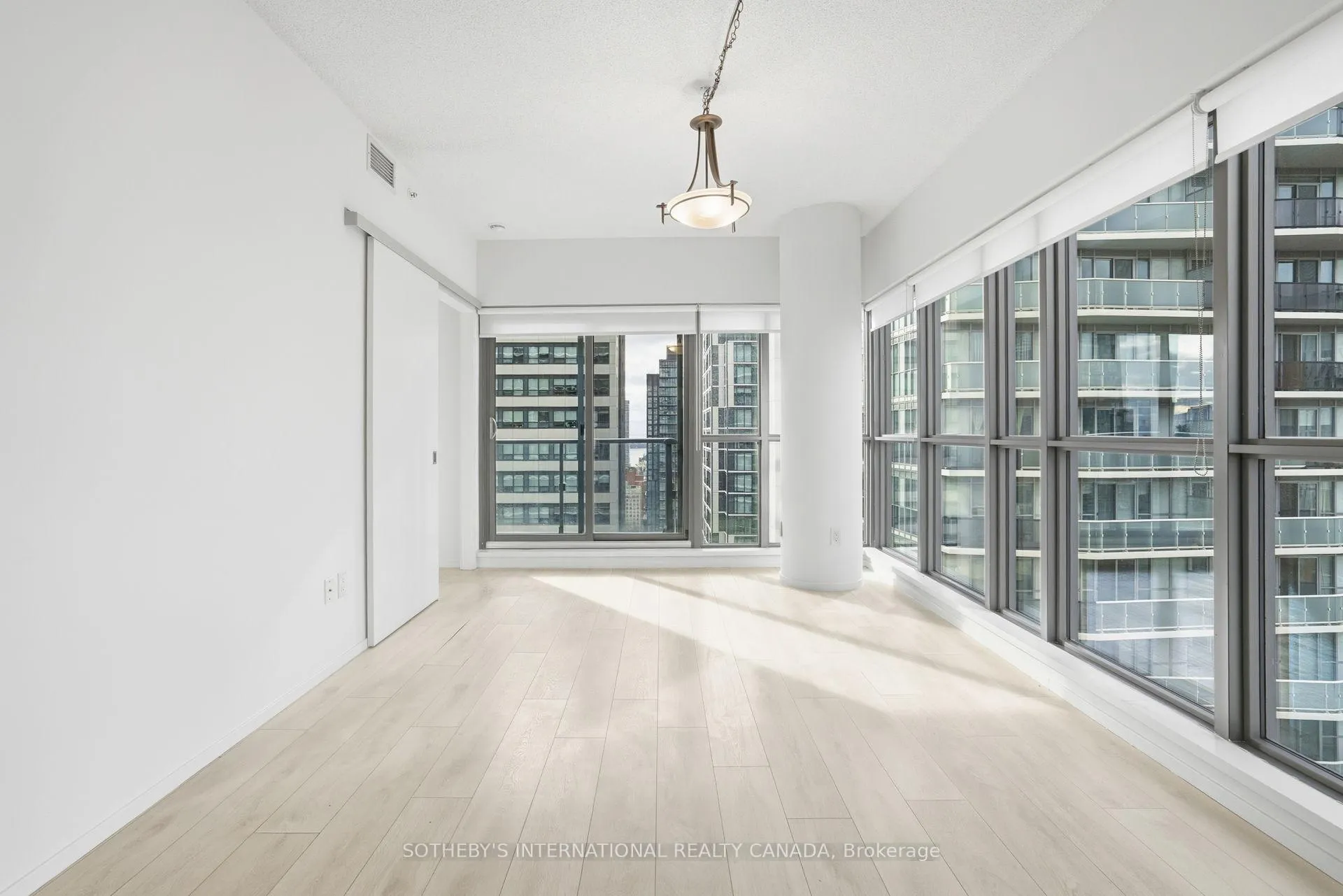 Photo 5 of Unit 2401, 159 Dundas Street E, Toronto, Church-Yonge Corridor — HOMEH