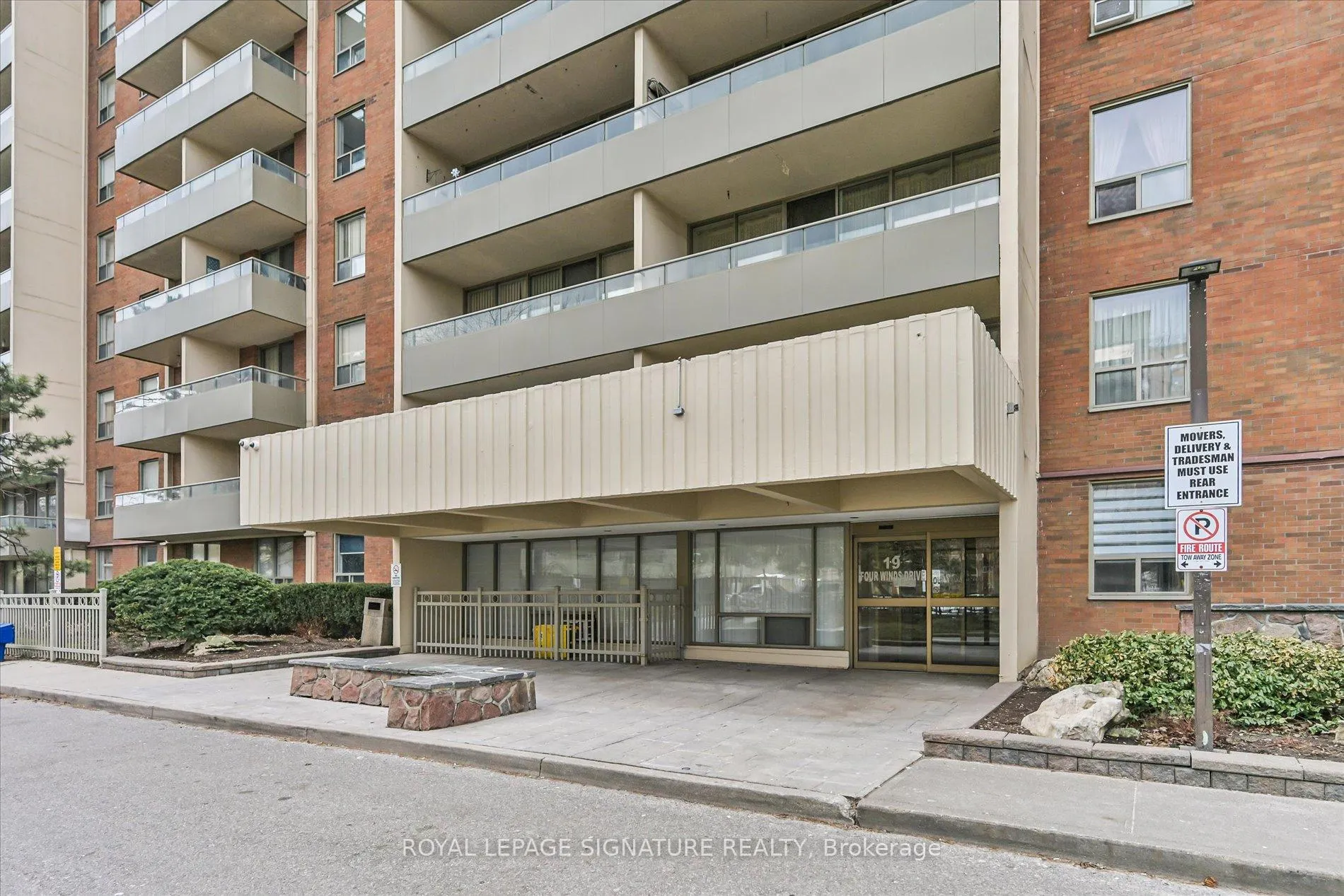 Photo 2 of Unit 801, 19 Four Winds Drive, North York, York University Heights — HOMEH