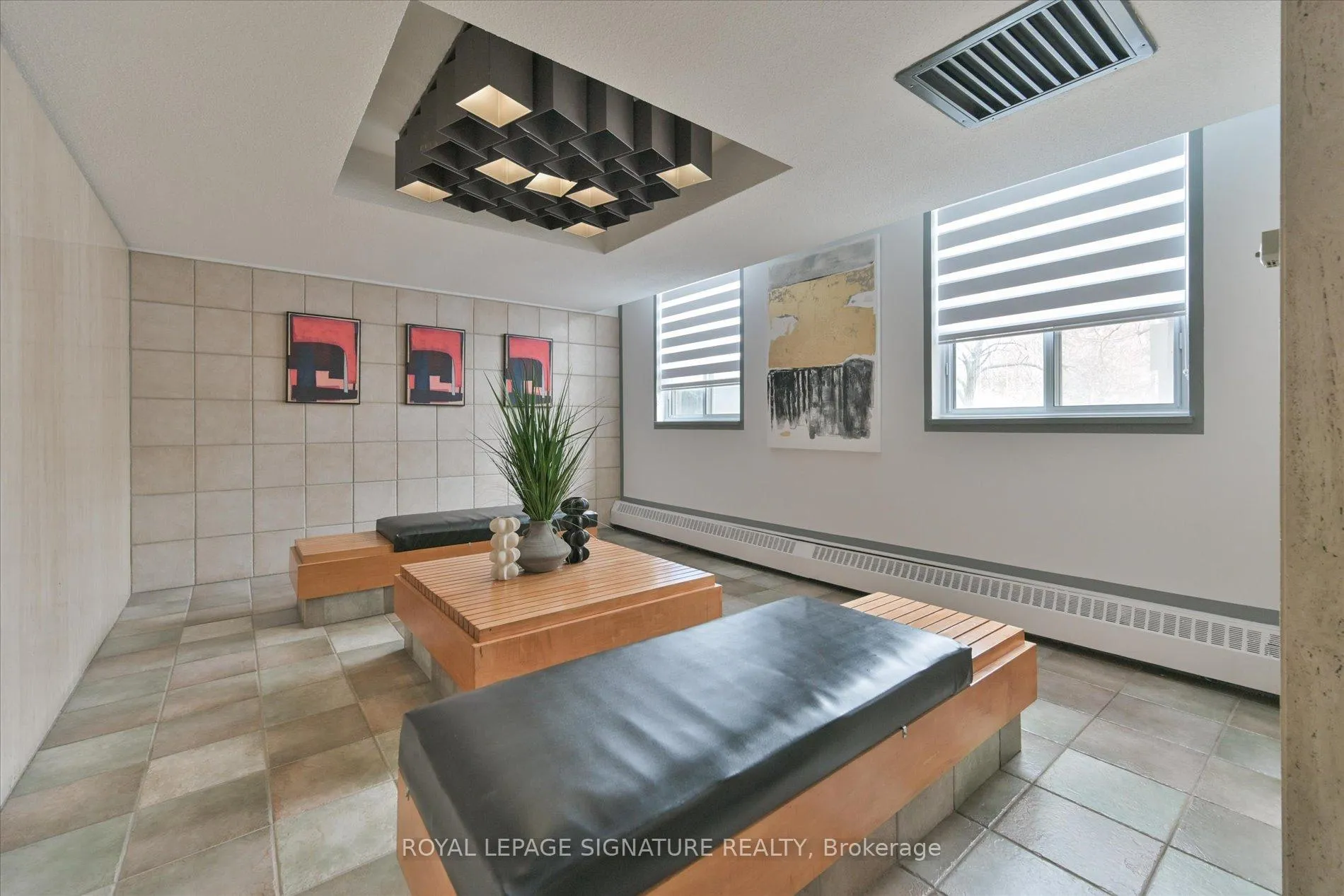 Photo 3 of Unit 801, 19 Four Winds Drive, North York, York University Heights — HOMEH