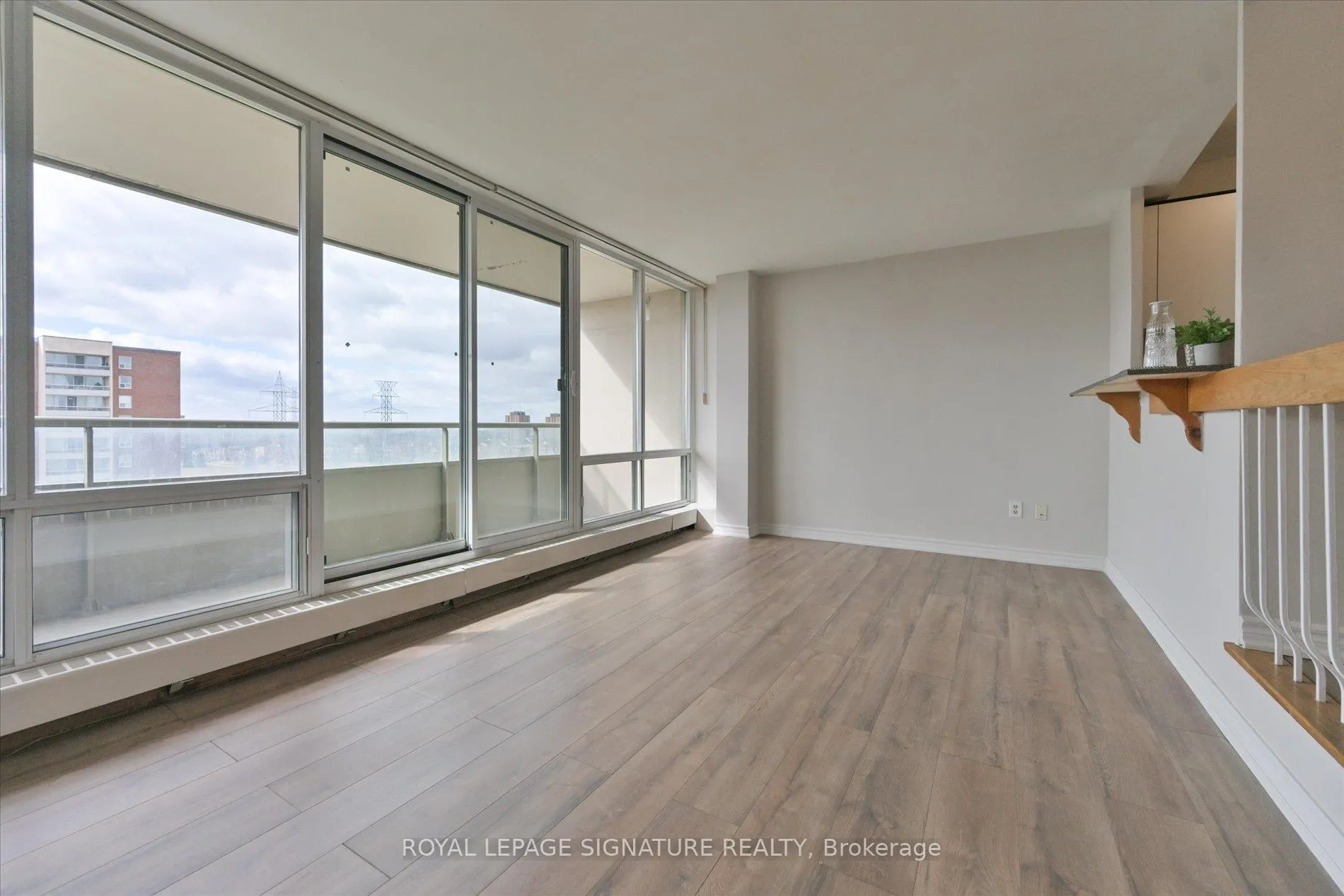 Photo 6 of Unit 801, 19 Four Winds Drive, North York, York University Heights — HOMEH
