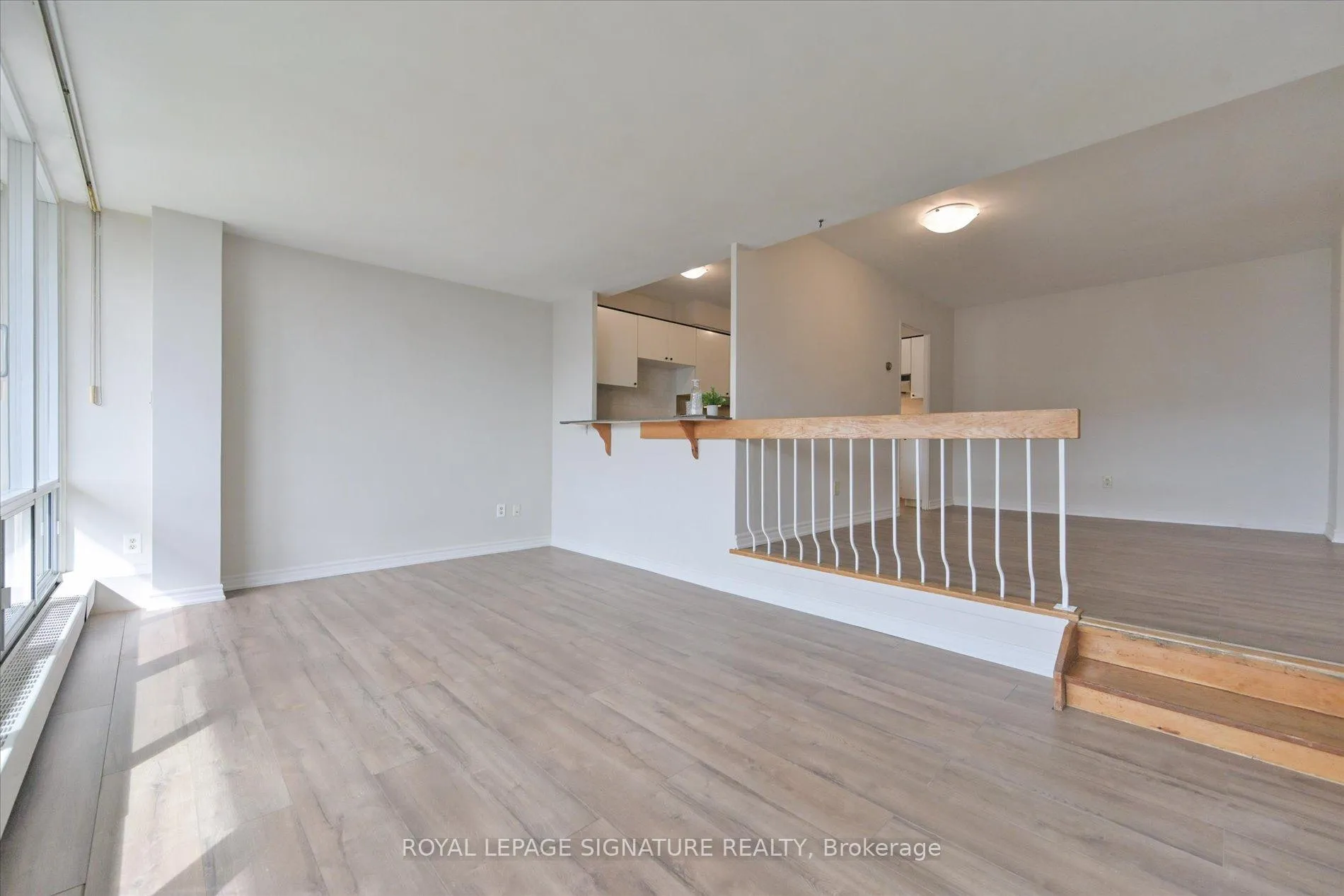 Photo 7 of Unit 801, 19 Four Winds Drive, North York, York University Heights — HOMEH