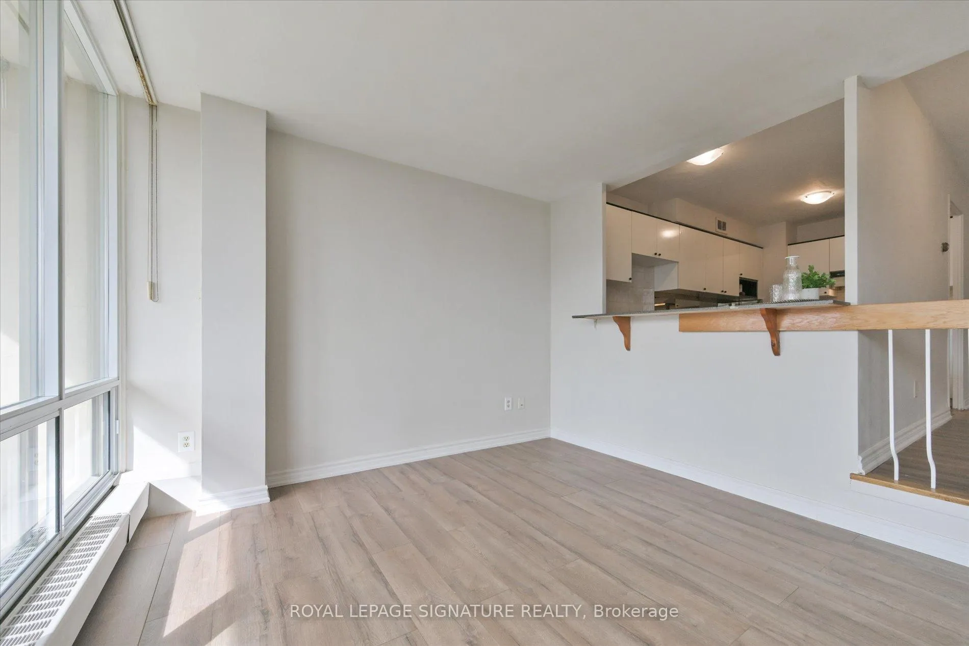 Photo 8 of Unit 801, 19 Four Winds Drive, North York, York University Heights — HOMEH