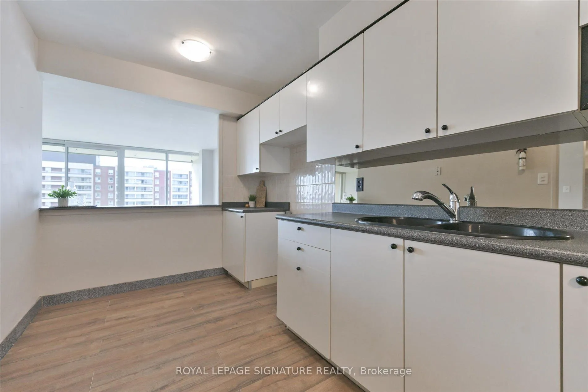Photo 10 of Unit 801, 19 Four Winds Drive, North York, York University Heights — HOMEH