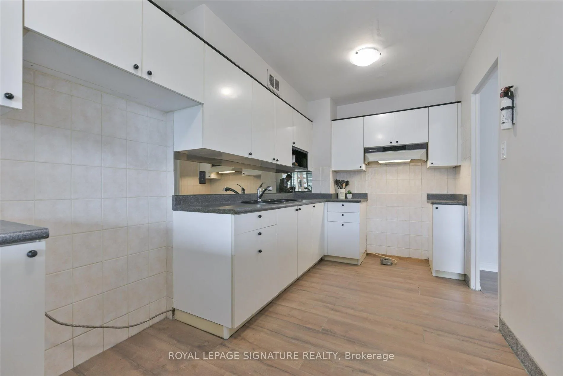 Photo 11 of Unit 801, 19 Four Winds Drive, North York, York University Heights — HOMEH