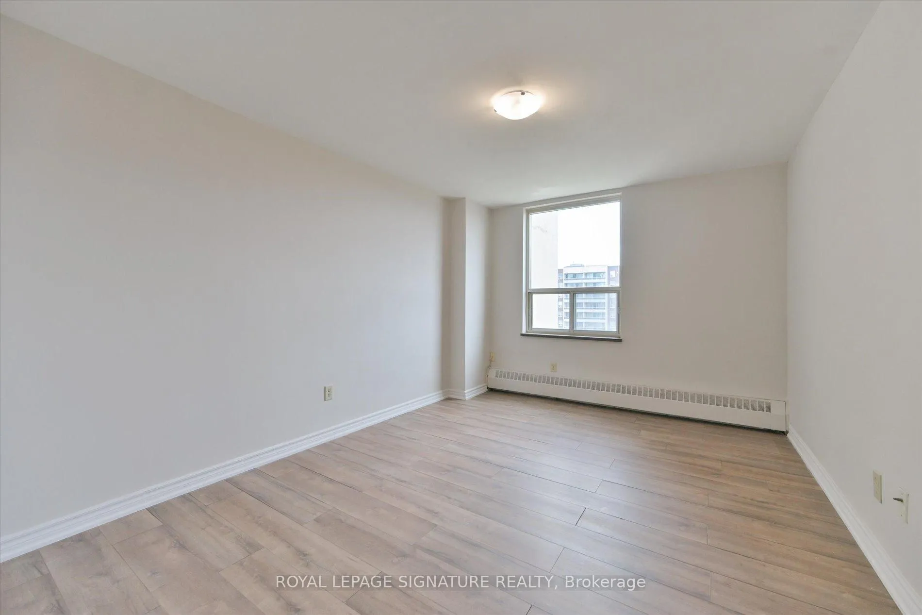 Photo 12 of Unit 801, 19 Four Winds Drive, North York, York University Heights — HOMEH