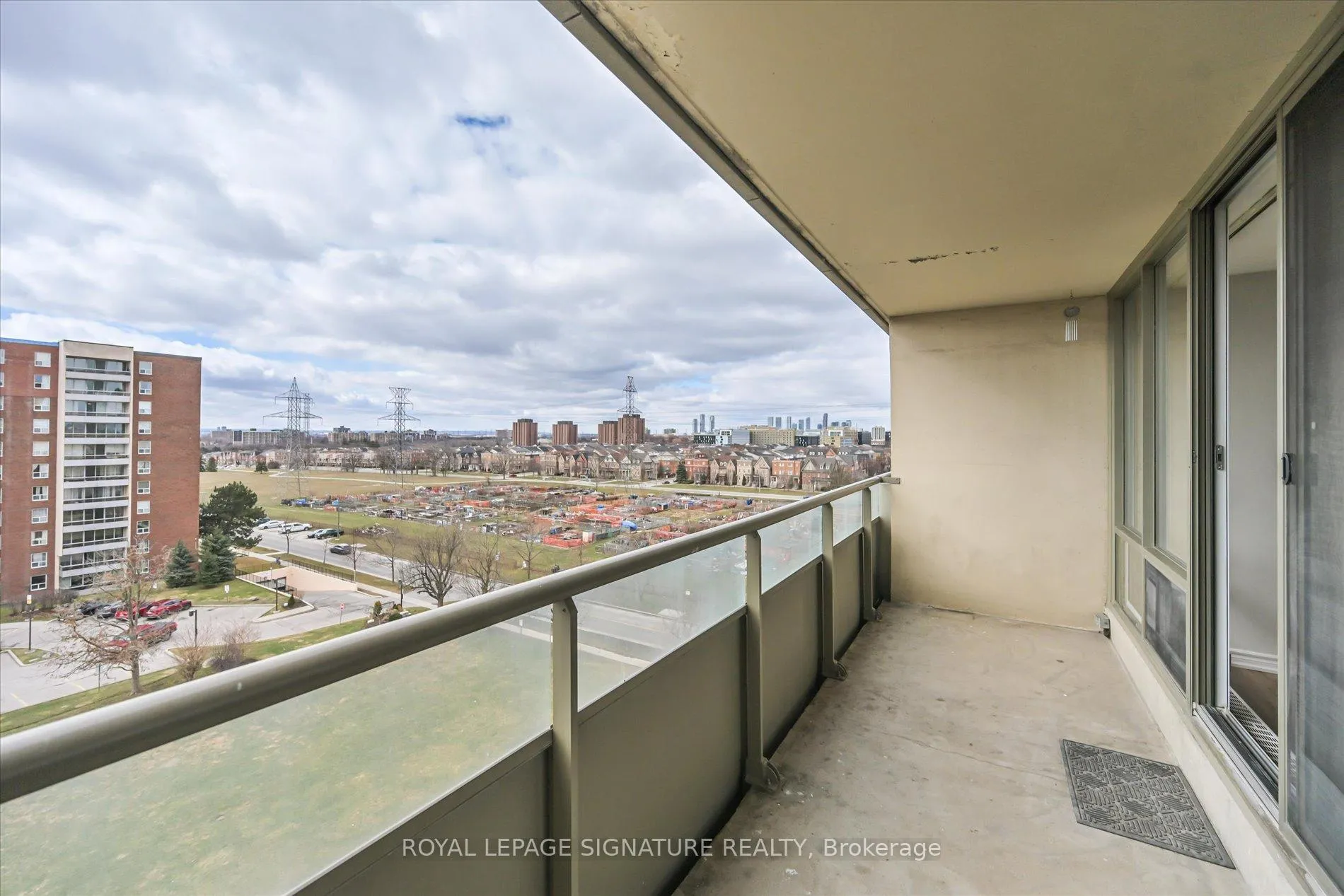 Photo 18 of Unit 801, 19 Four Winds Drive, North York, York University Heights — HOMEH