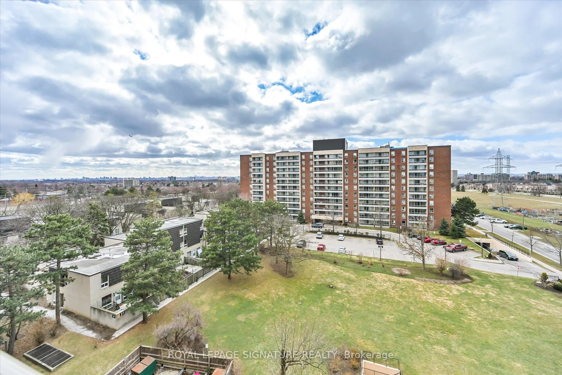 Photo 19 of Unit 801, 19 Four Winds Drive, North York, York University Heights — HOMEH