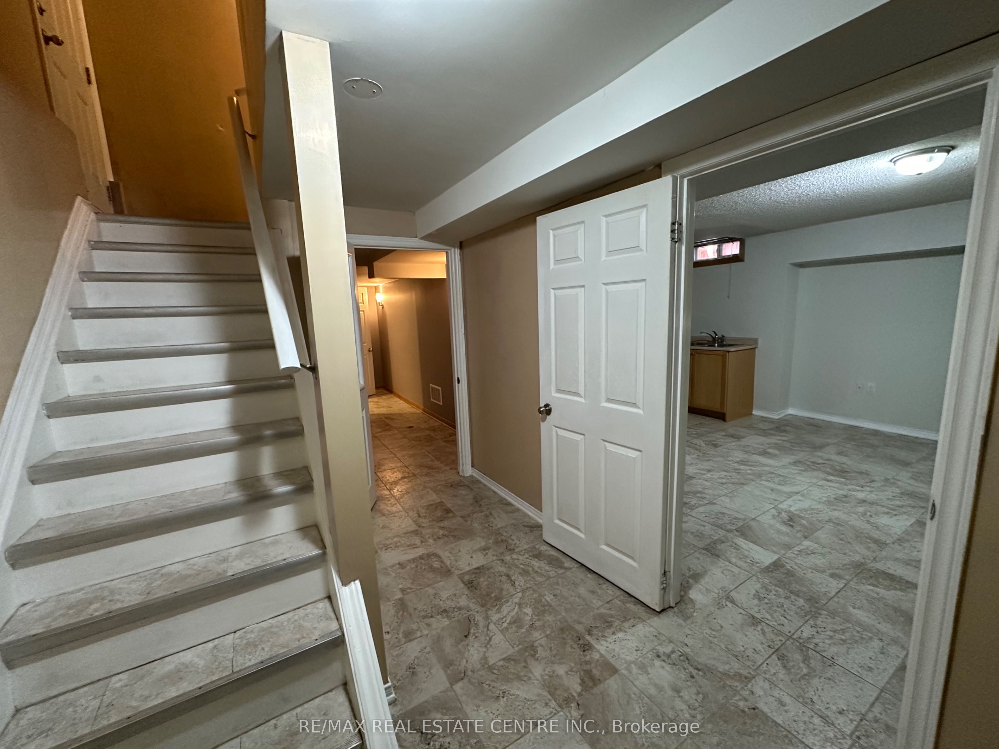 Photo 8 of 43 Windmill Boulevard, Brampton, Fletcher's Creek South — HOMEH