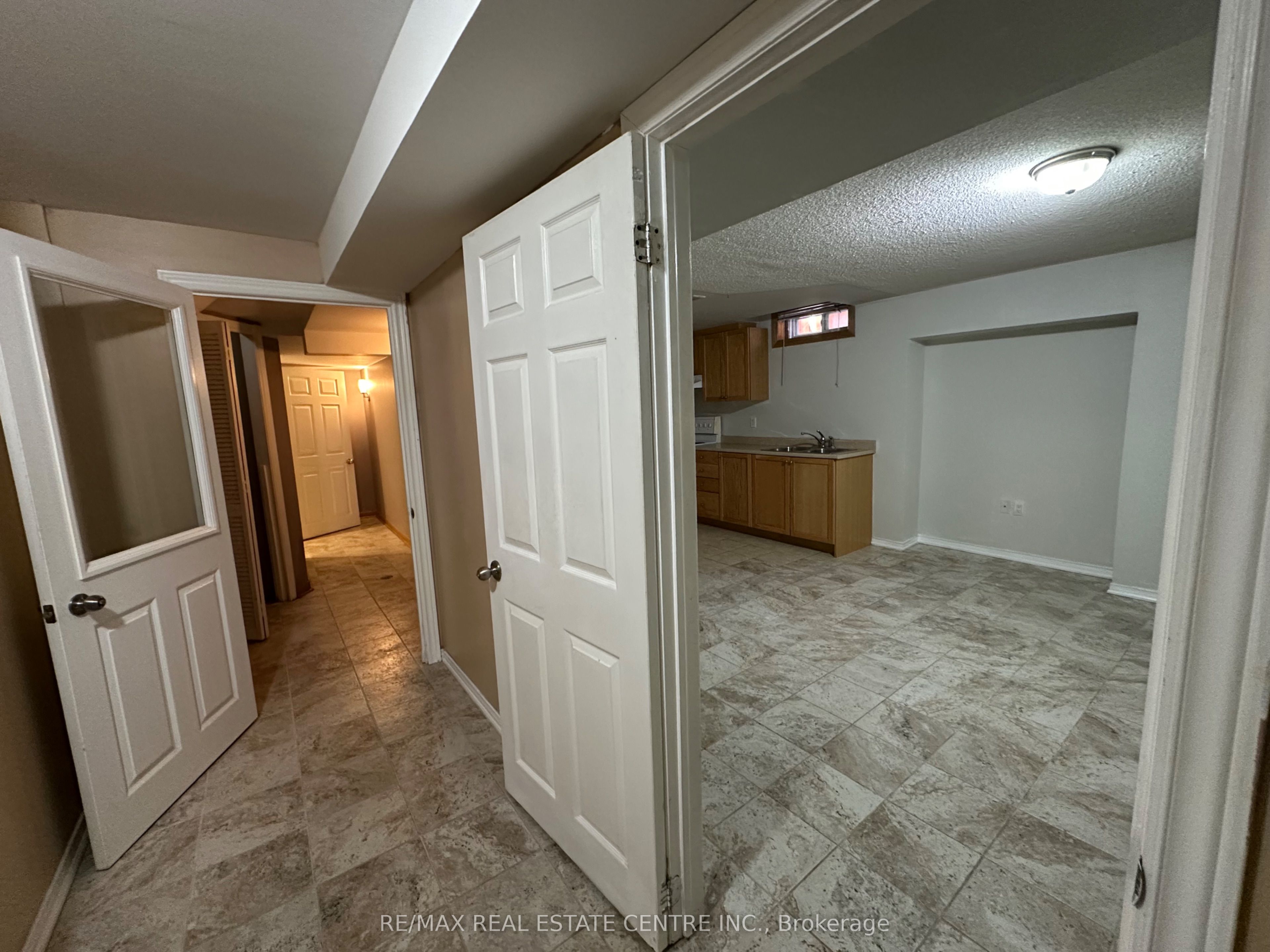 Photo 10 of 43 Windmill Boulevard, Brampton, Fletcher's Creek South — HOMEH