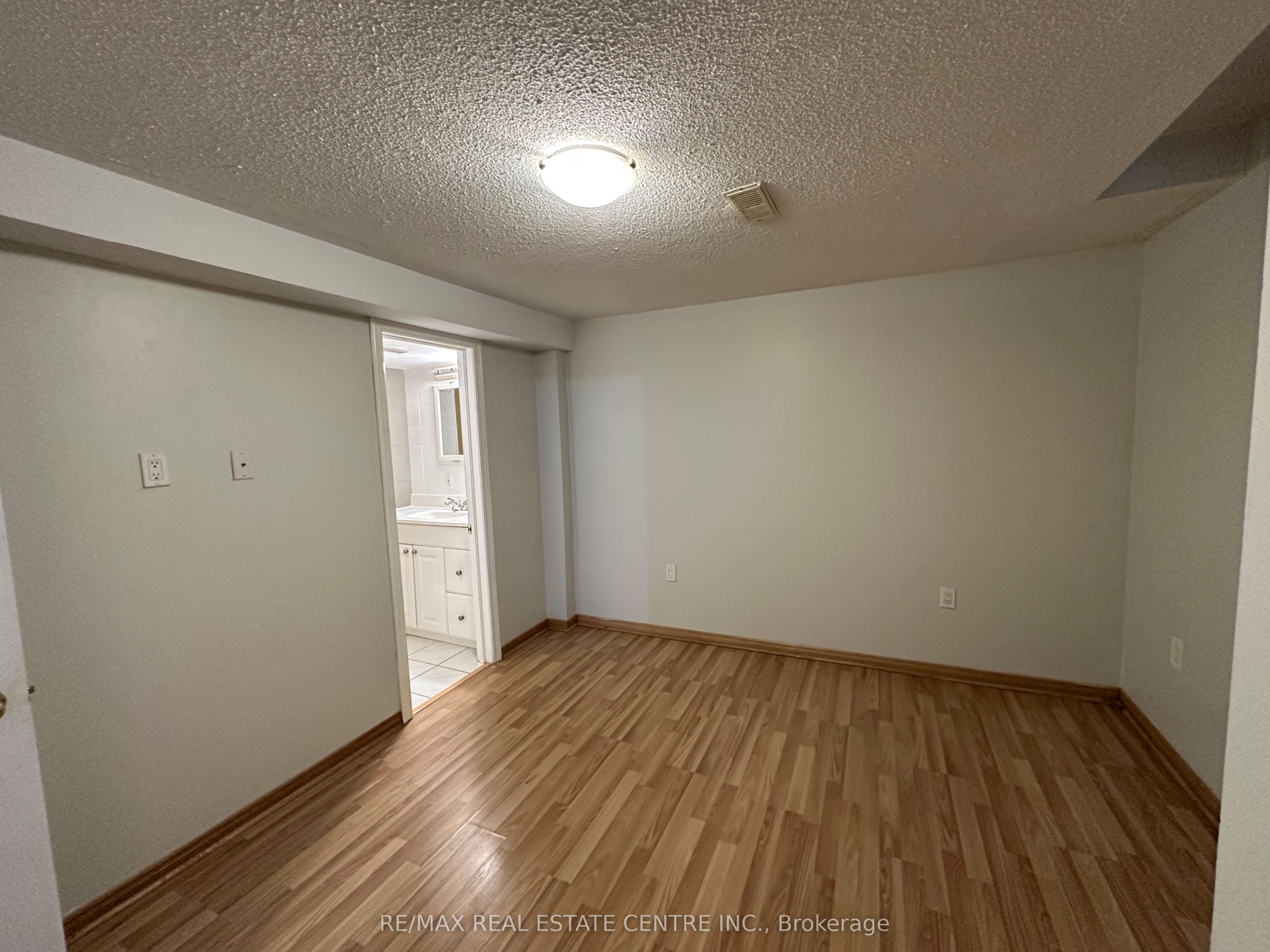 Photo 17 of 43 Windmill Boulevard, Brampton, Fletcher's Creek South — HOMEH