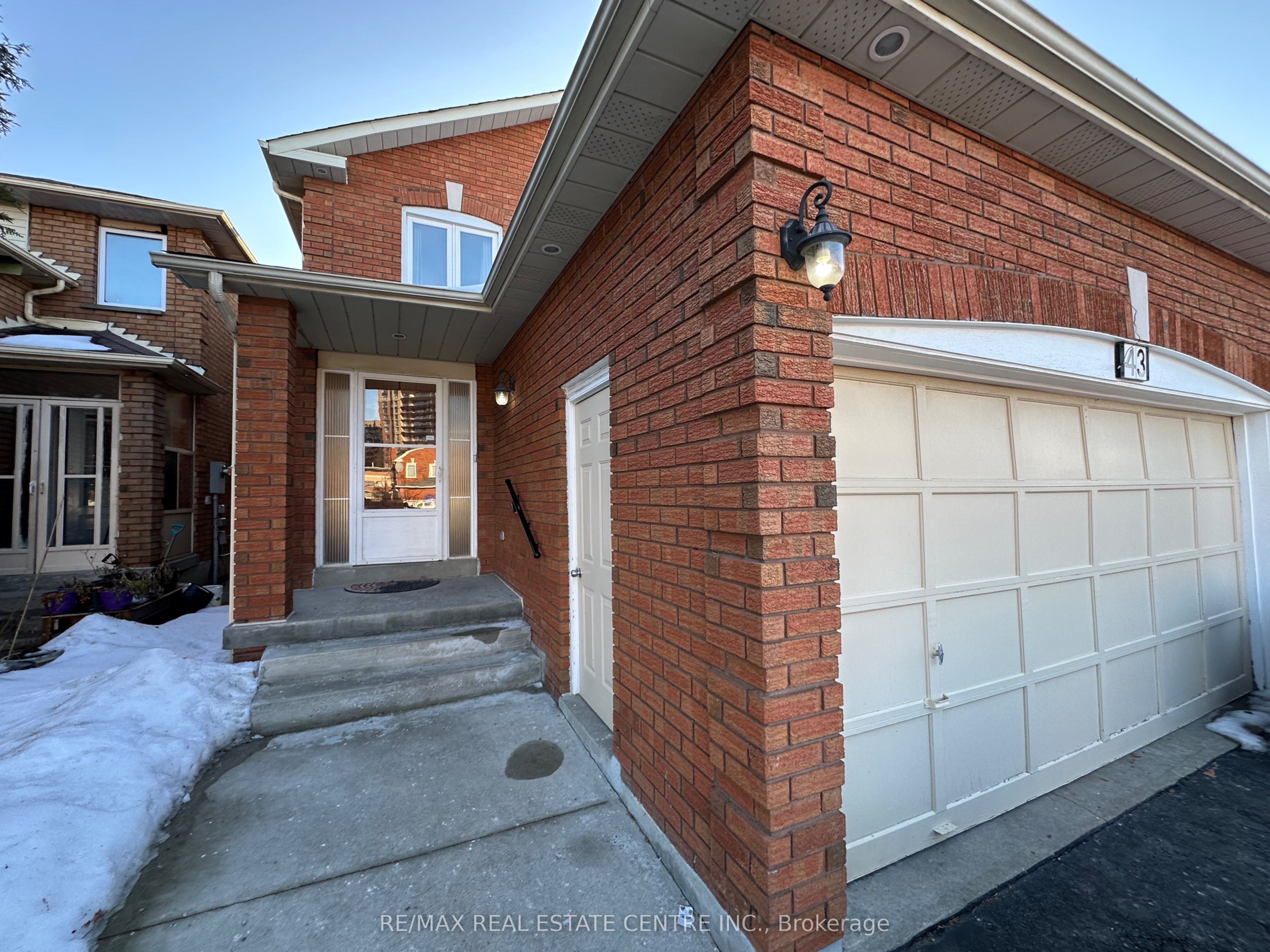 Photo 2 of 43 Windmill Boulevard, Brampton, Fletcher's Creek South — HOMEH