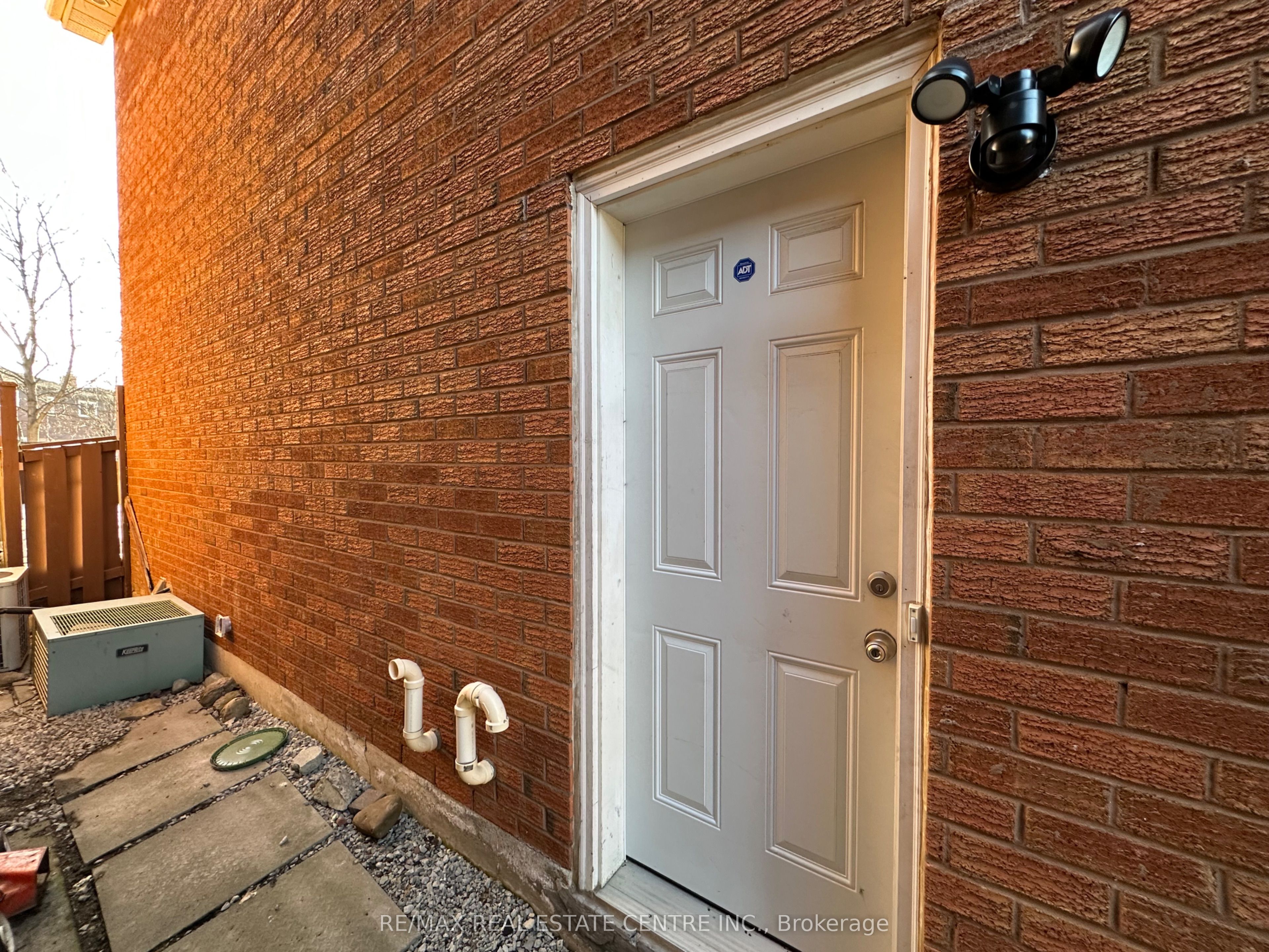 Photo 4 of 43 Windmill Boulevard, Brampton, Fletcher's Creek South — HOMEH
