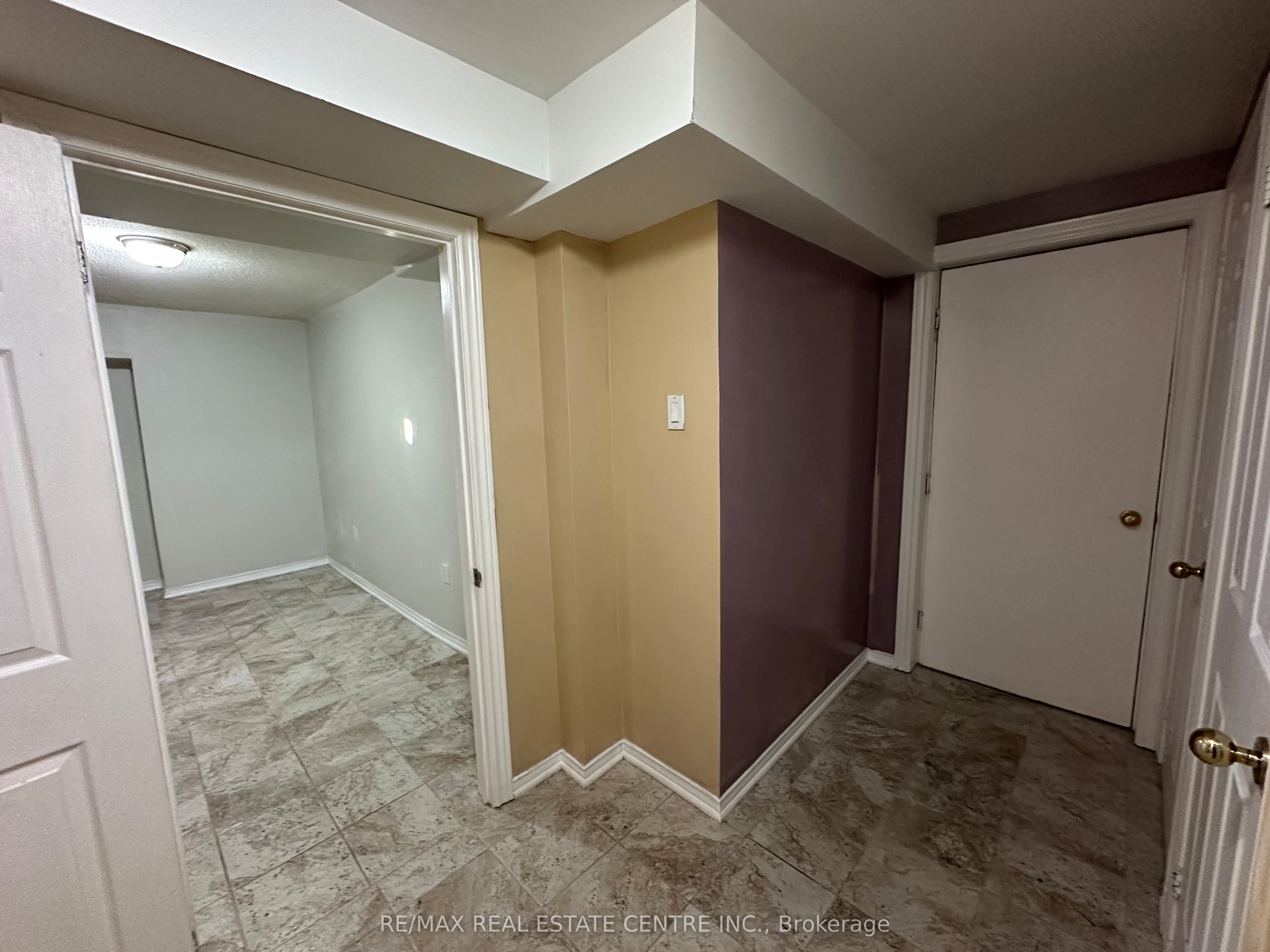 Photo 9 of 43 Windmill Boulevard, Brampton, Fletcher's Creek South — HOMEH