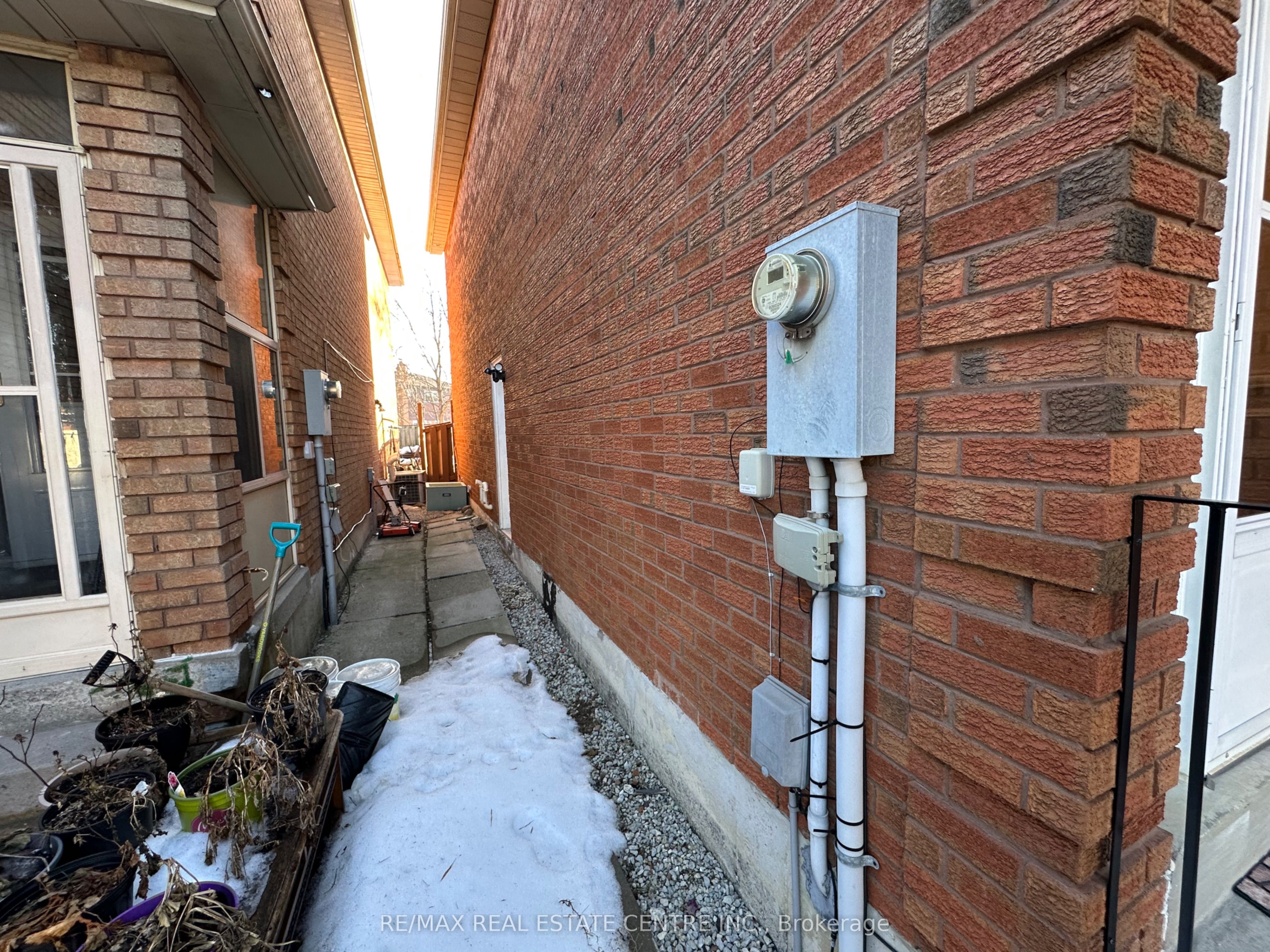 Photo 3 of 43 Windmill Boulevard, Brampton, Fletcher's Creek South — HOMEH