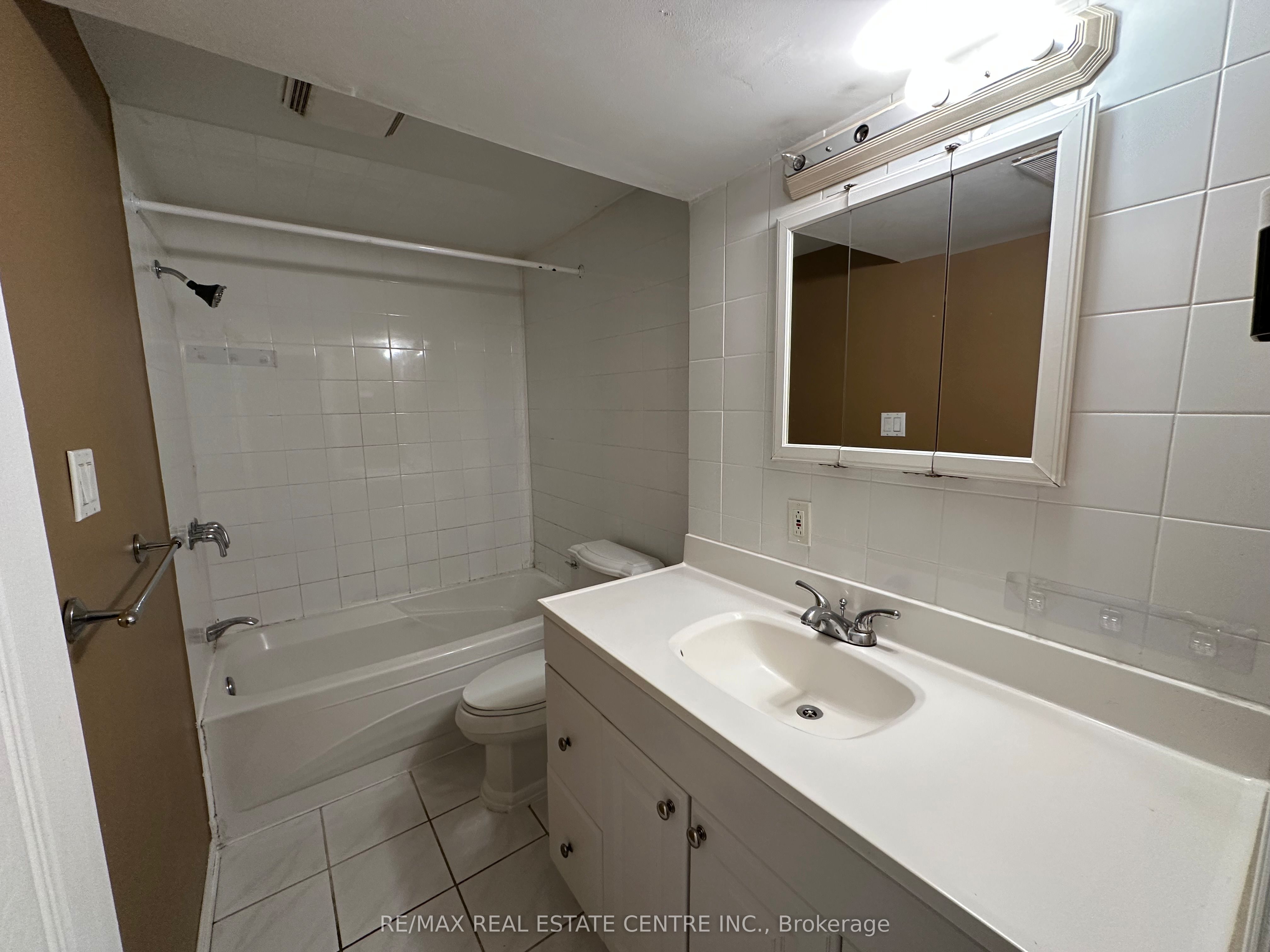 Photo 20 of 43 Windmill Boulevard, Brampton, Fletcher's Creek South — HOMEH