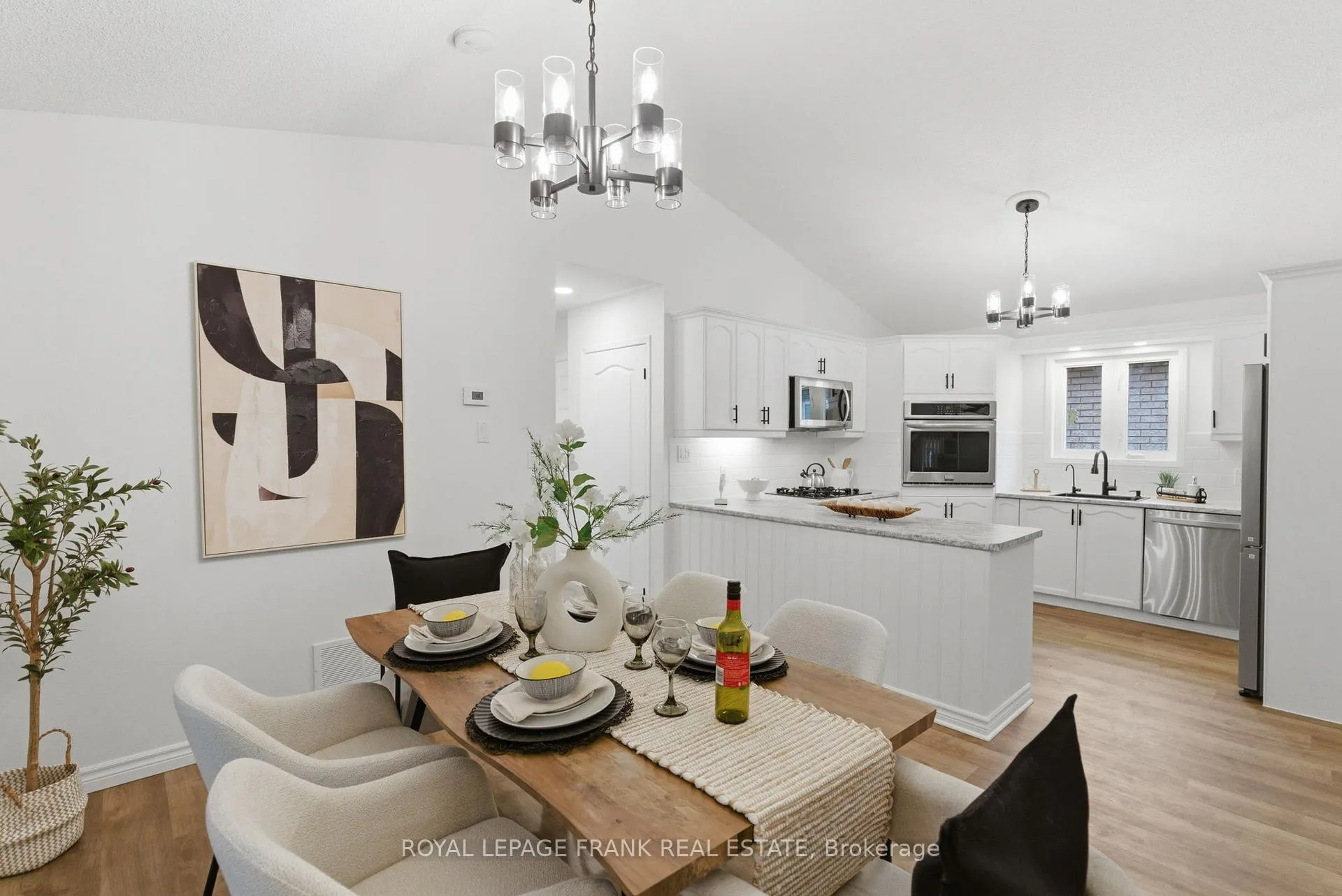 Photo 7 of 49 Mallory Street, Clarington, Courtice — HOMEH