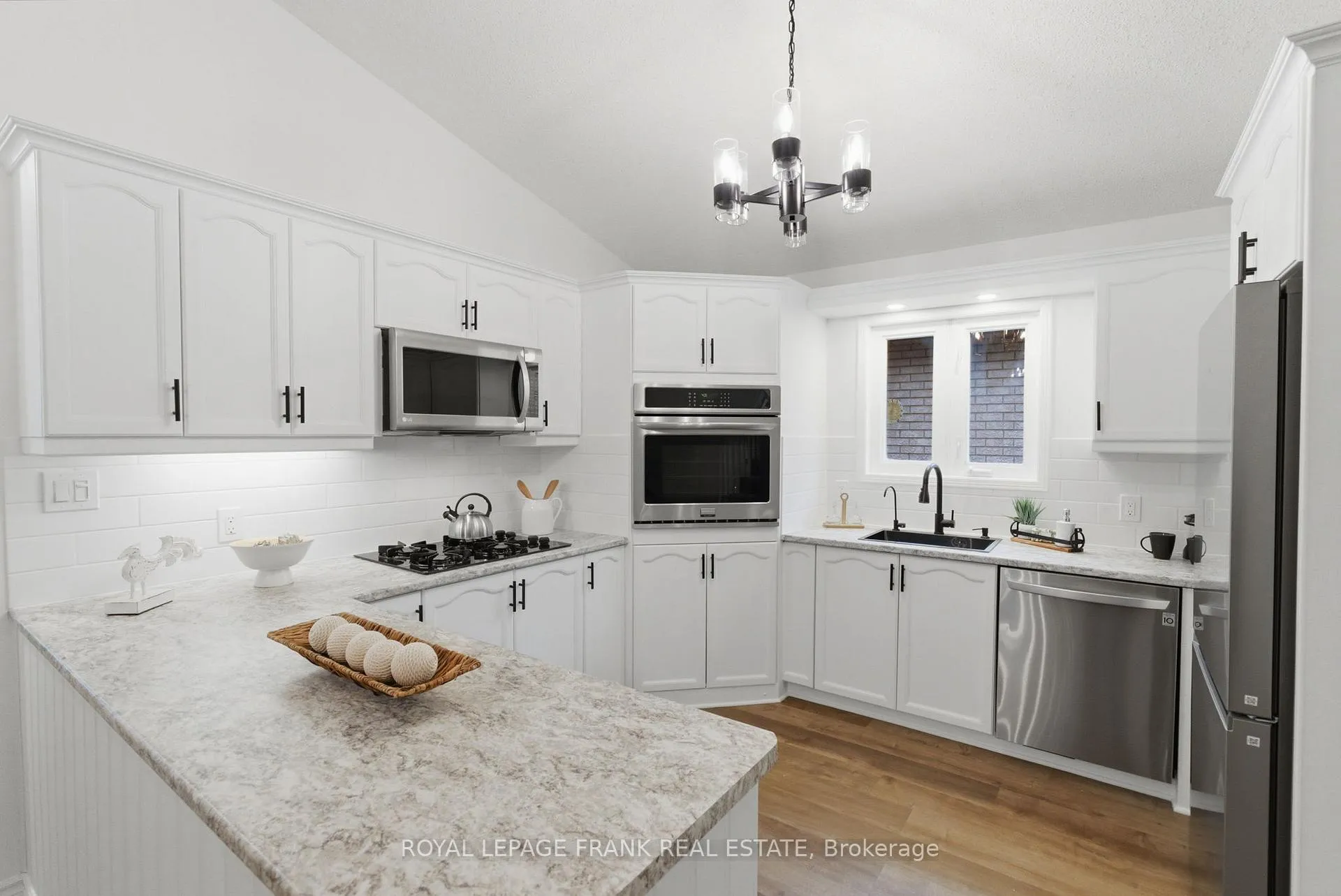 Photo 8 of 49 Mallory Street, Clarington, Courtice — HOMEH