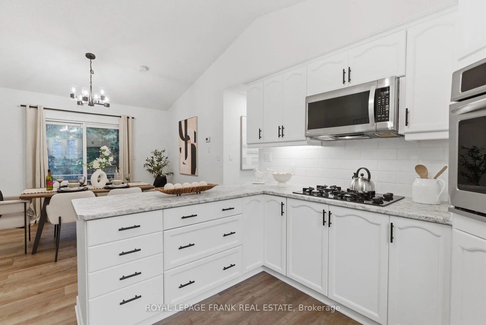 Photo 10 of 49 Mallory Street, Clarington, Courtice — HOMEH