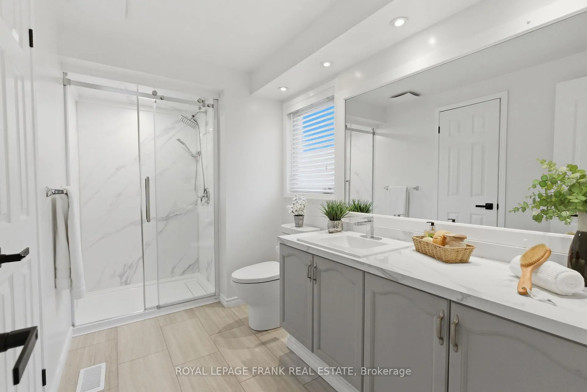 Photo 21 of 49 Mallory Street, Clarington, Courtice — HOMEH