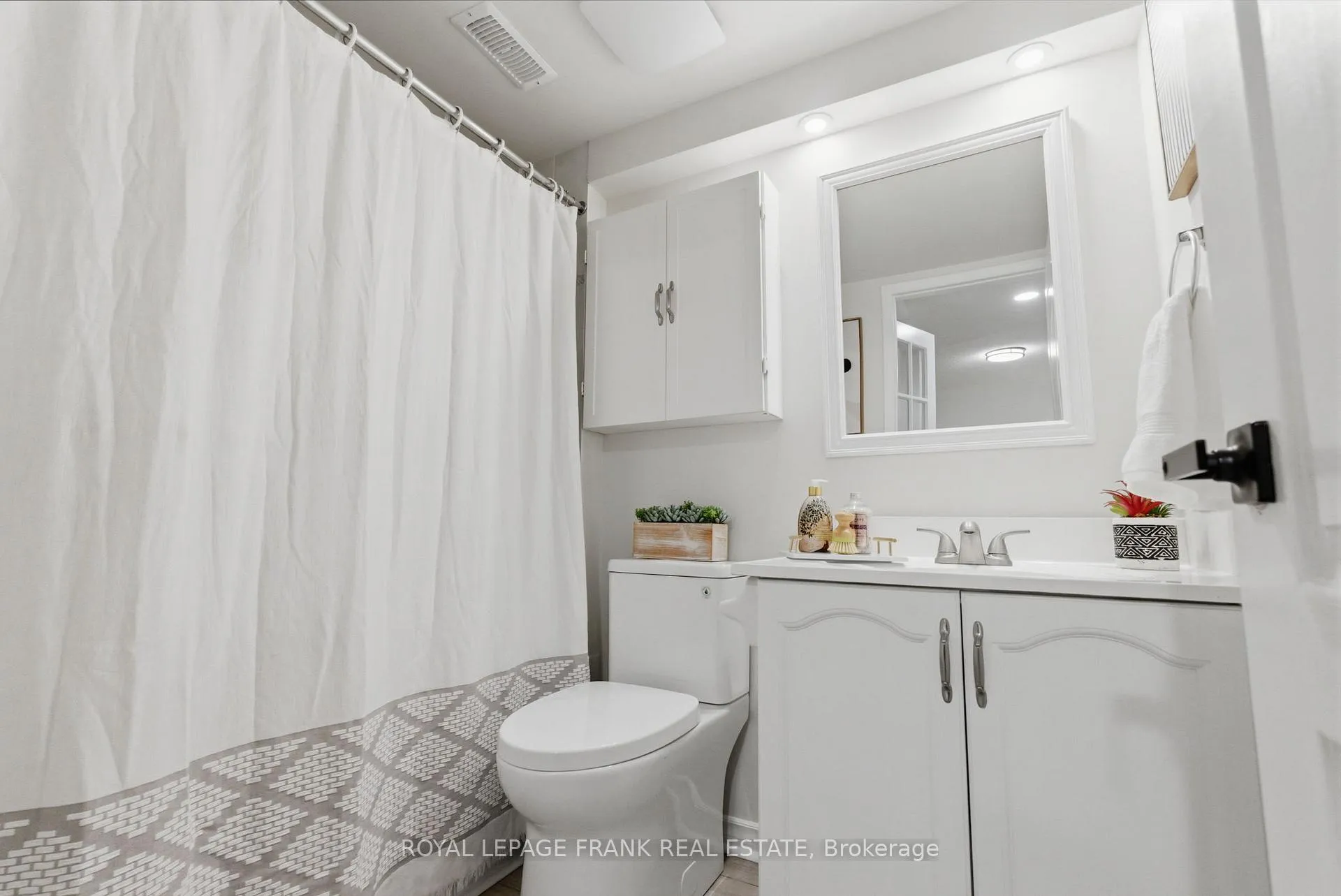 Photo 24 of 49 Mallory Street, Clarington, Courtice — HOMEH