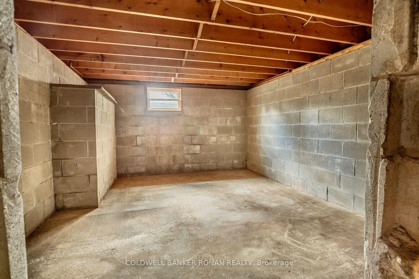 Photo 24 of 215 Albert Street W, New Tecumseth, Alliston — HOMEH