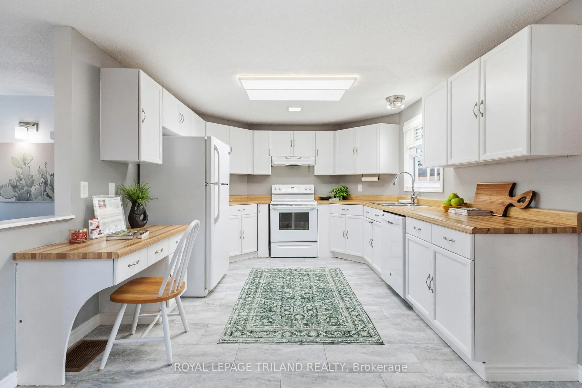 Photo 18 of 313 Pinetree Lane, South Huron, Stephen — HOMEH