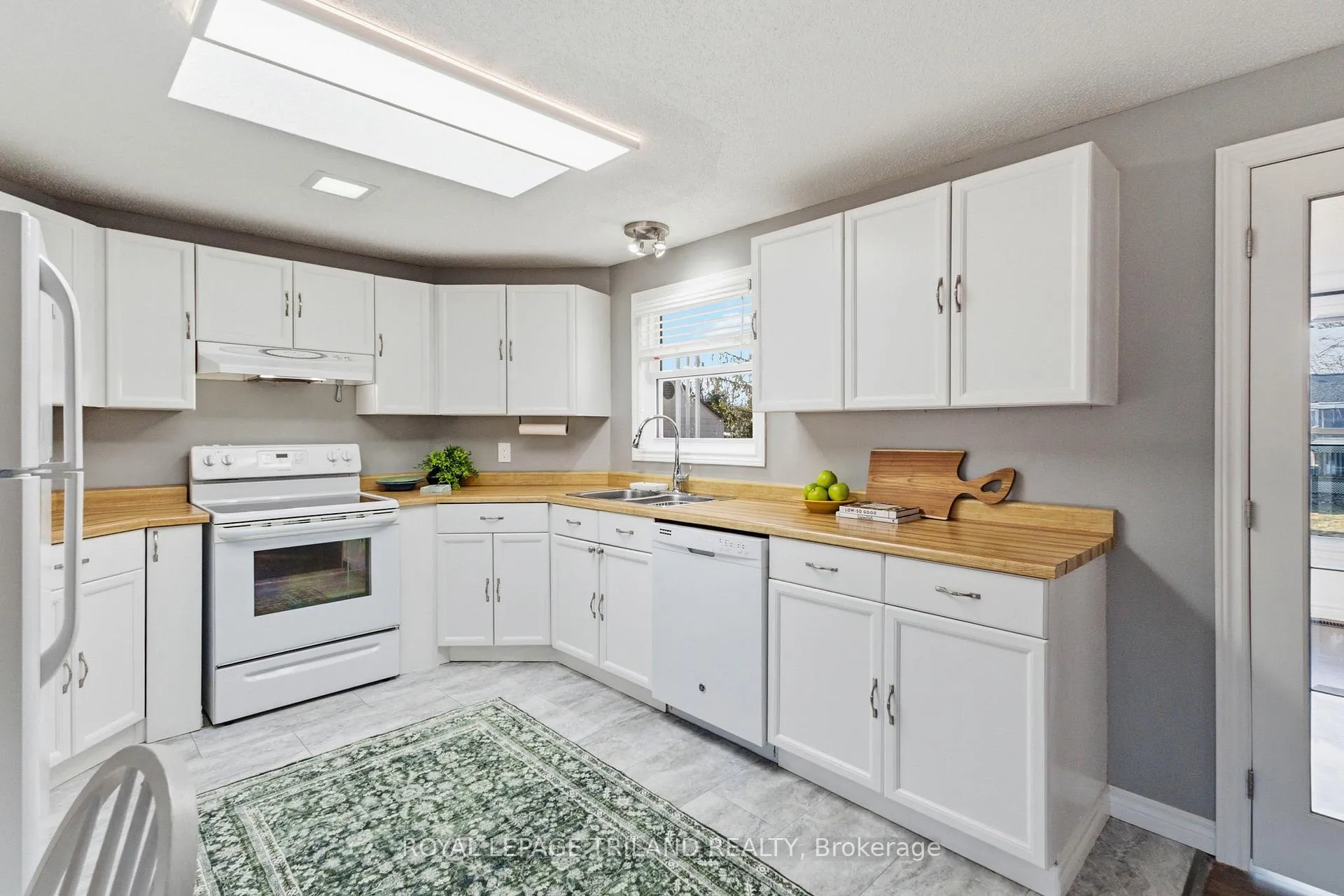 Photo 19 of 313 Pinetree Lane, South Huron, Stephen — HOMEH