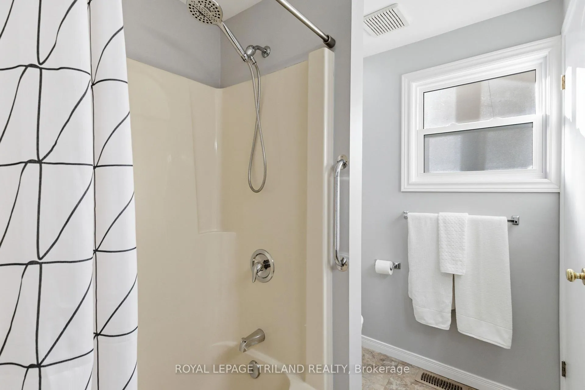 Photo 30 of 313 Pinetree Lane, South Huron, Stephen — HOMEH