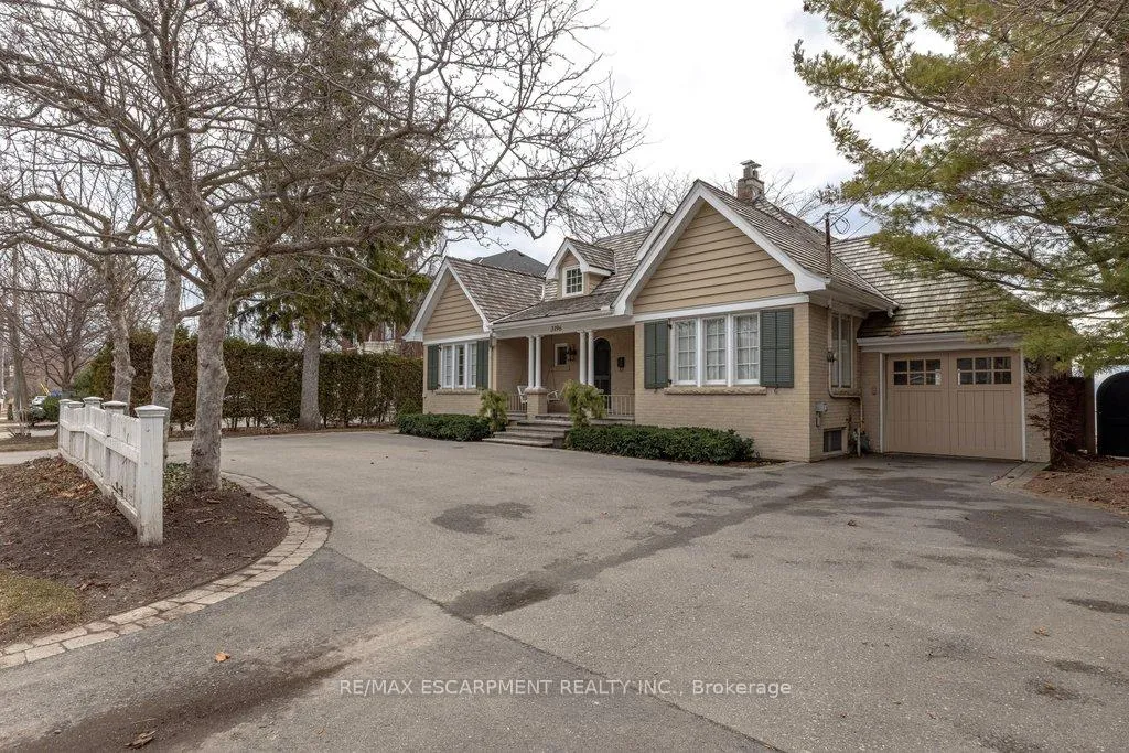 Photo 2 of 3196 Lakeshore Road, Burlington, Roseland — HOMEH