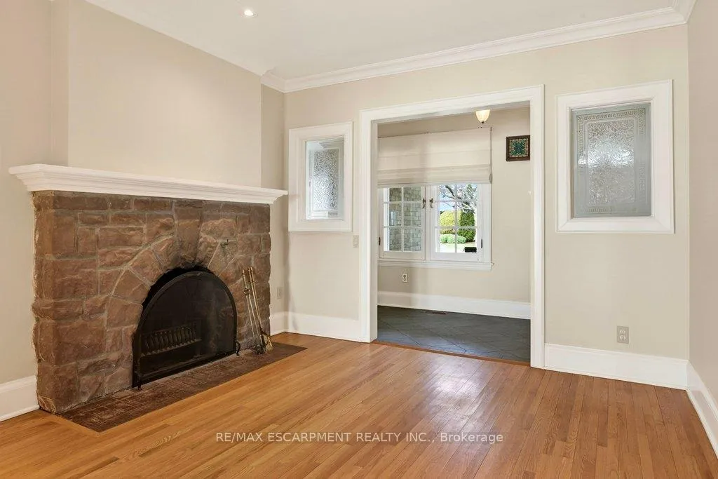 Photo 5 of 3196 Lakeshore Road, Burlington, Roseland — HOMEH