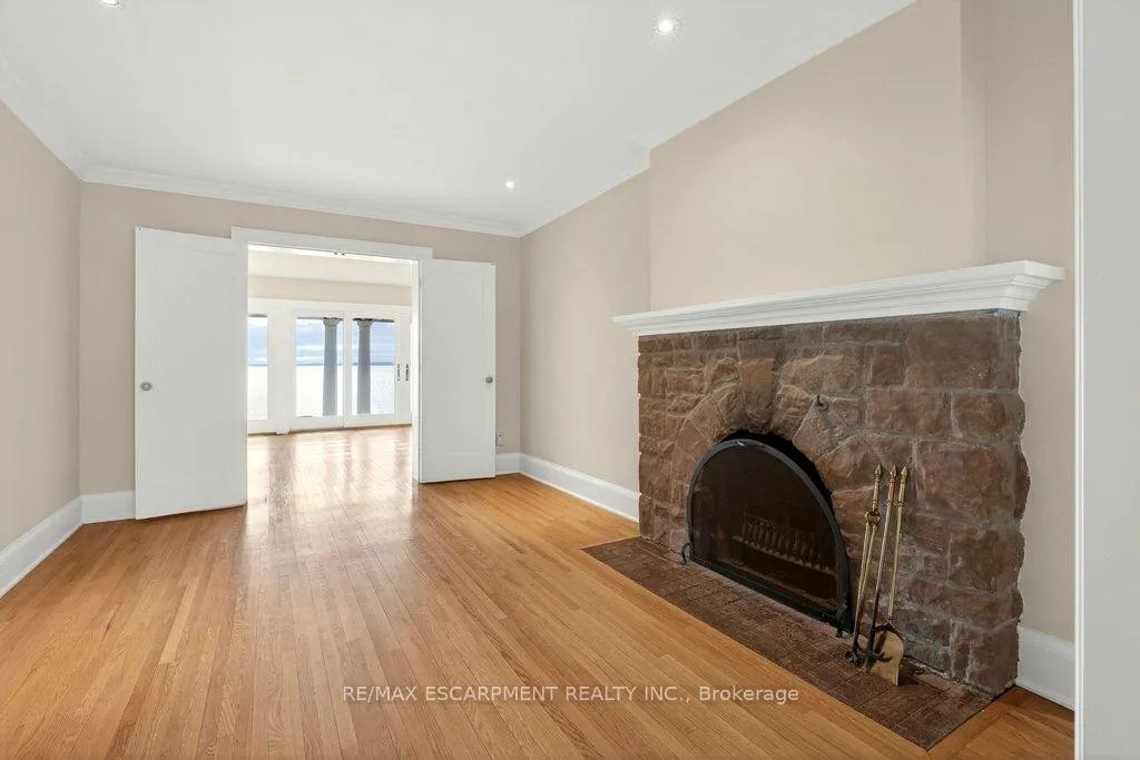 Photo 6 of 3196 Lakeshore Road, Burlington, Roseland — HOMEH