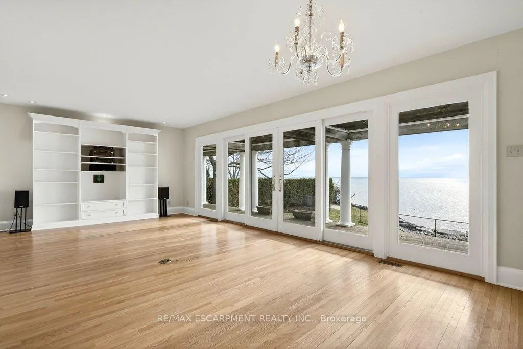 Photo 8 of 3196 Lakeshore Road, Burlington, Roseland — HOMEH